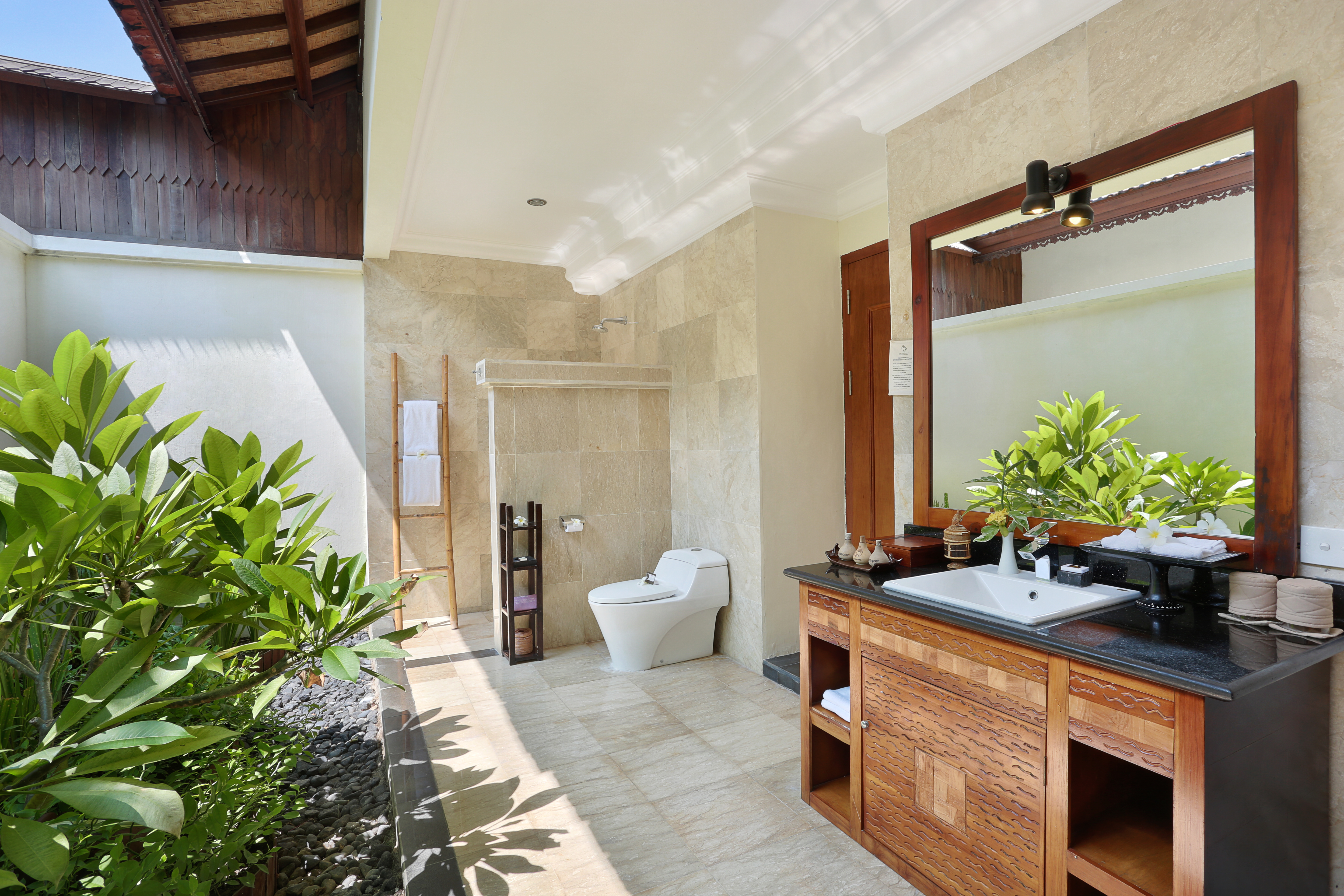 Island Bungalow Bathroom1