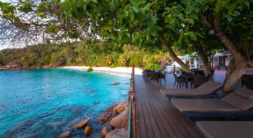 Anse Sleil Beachcomber 1