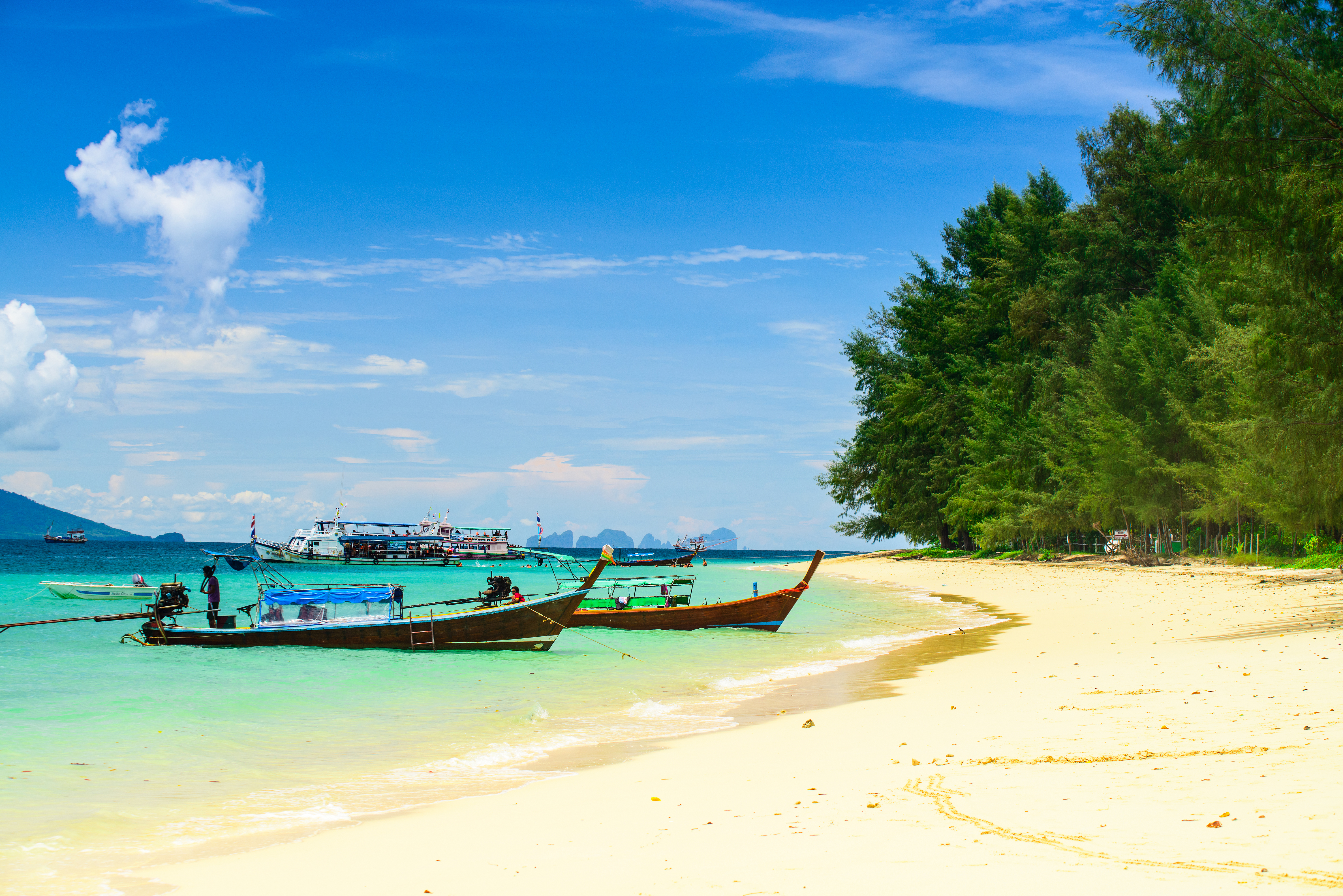 shutterstock_141652642 Kradan Island, an island in the Andaman Sea, Thailand.jpg