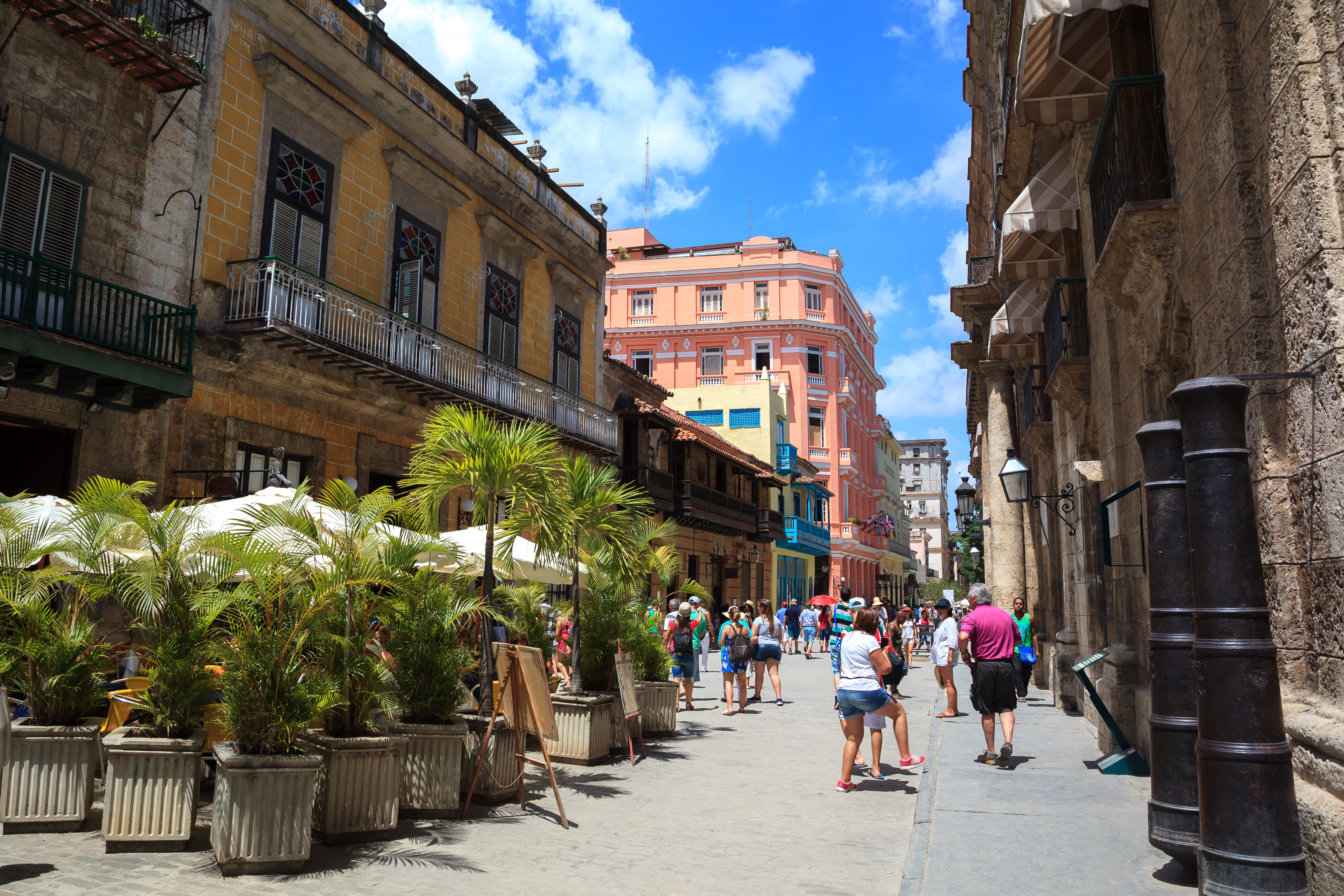 Turister i Havannas gamle gader