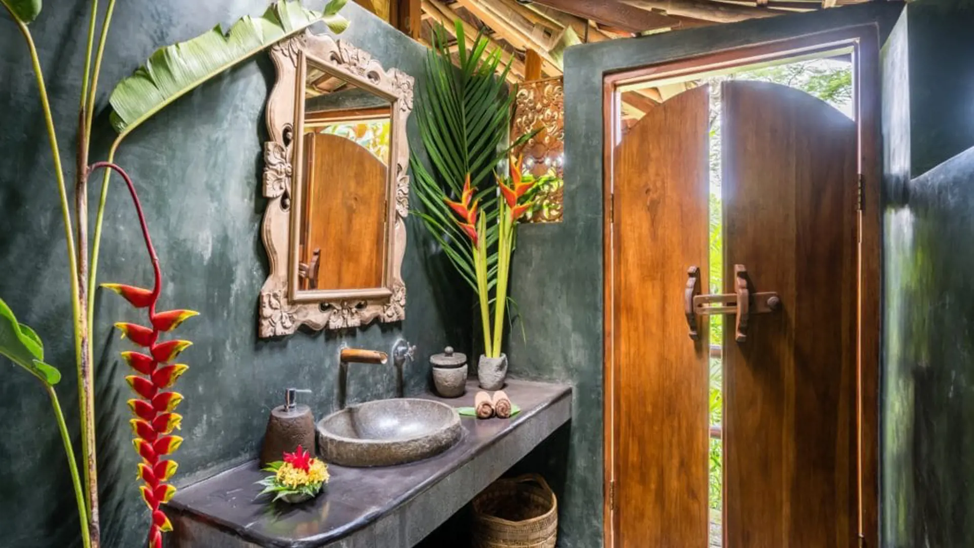 Spring-Water-overwater-bungalow-bathroom-Bali-Eco-Stay.jpg-1024x768.jpg