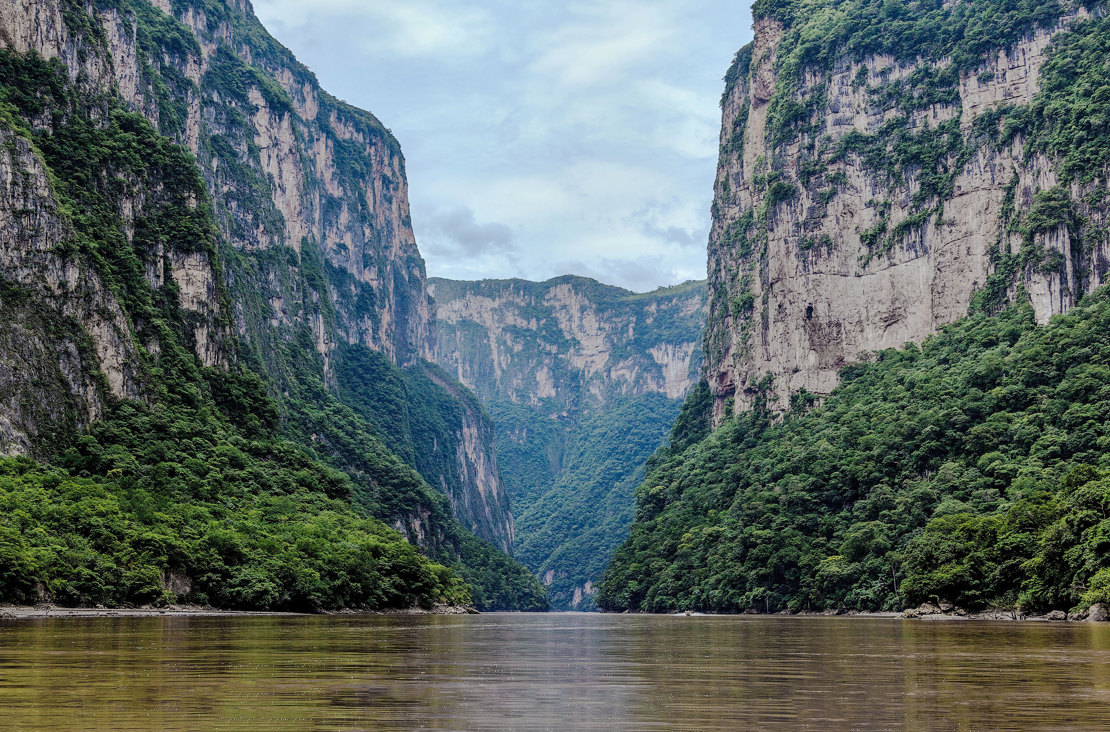 shutterstock_523122271 Sumidero is the deepest canyon in Mexico on the Rio Grijalva - Latin America.jpg