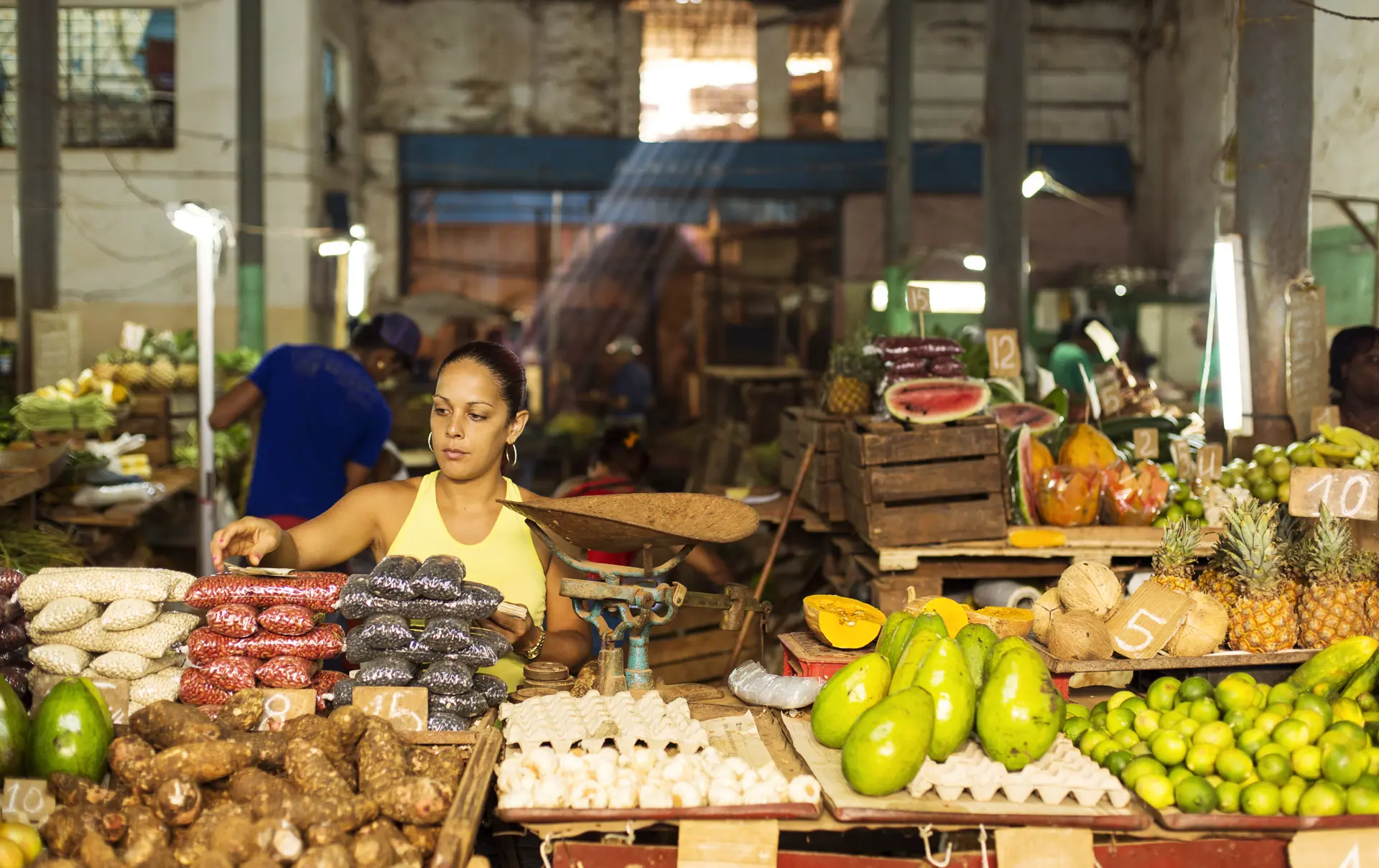 shutterstock_361034909 HAVANA,CUBA-OCTOBER 13Woman selling fruits in market in Havana October 13,2015..jpg