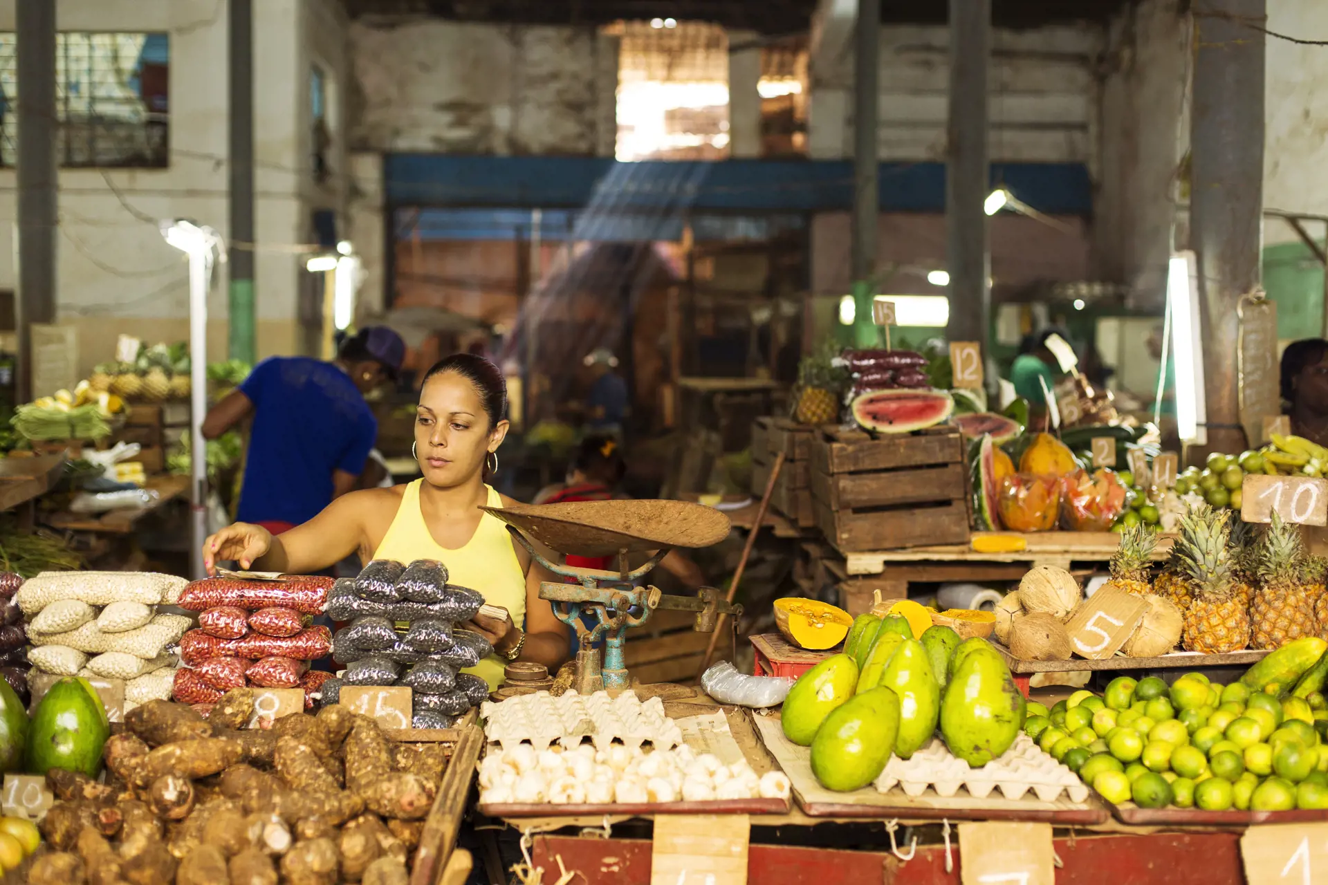 shutterstock_361034909 HAVANA,CUBA-OCTOBER 13Woman selling fruits in market in Havana October 13,2015..jpg