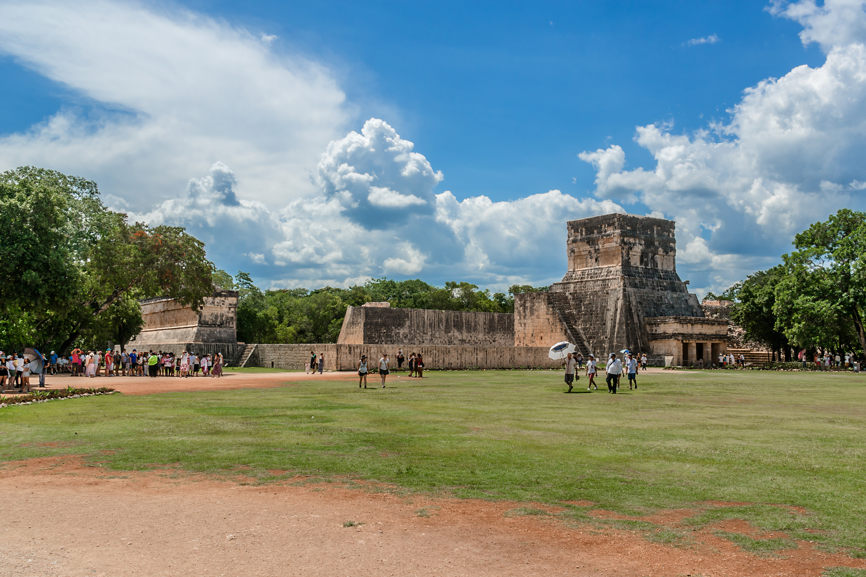 shutterstock_390718036 Chichen Itza Maya ruins.jpg