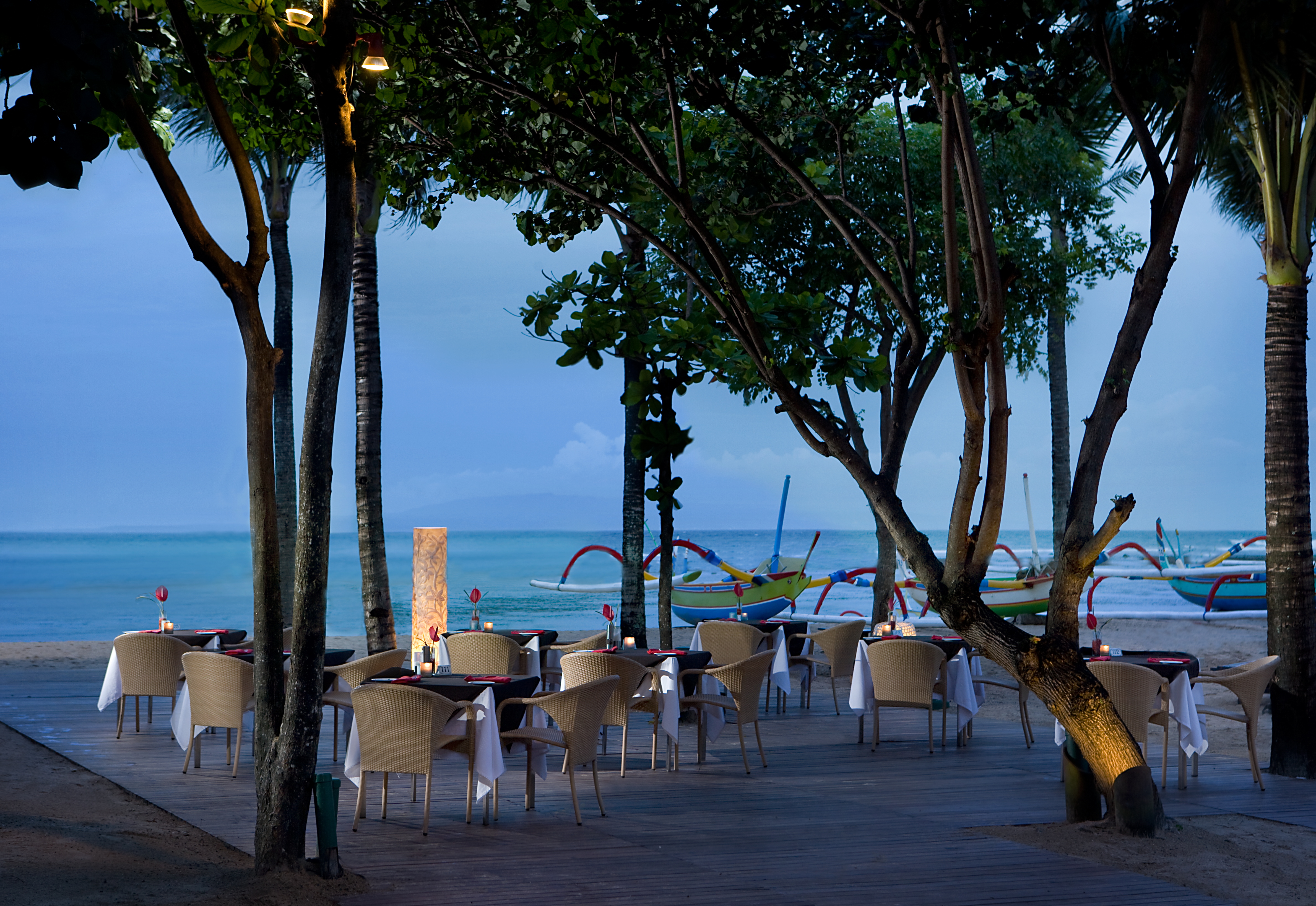 BEACH DINING SET UP.JPG