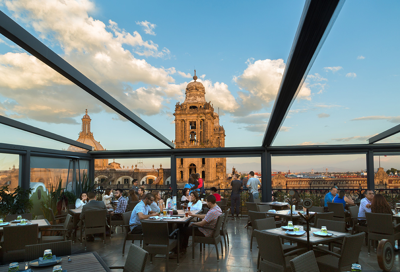 Balcon-del-Zocalo-Vista-con-gente - Mexico City.jpg