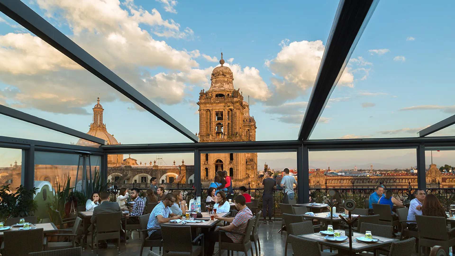 Balcon-del-Zocalo-Vista-con-gente - Mexico City.jpg
