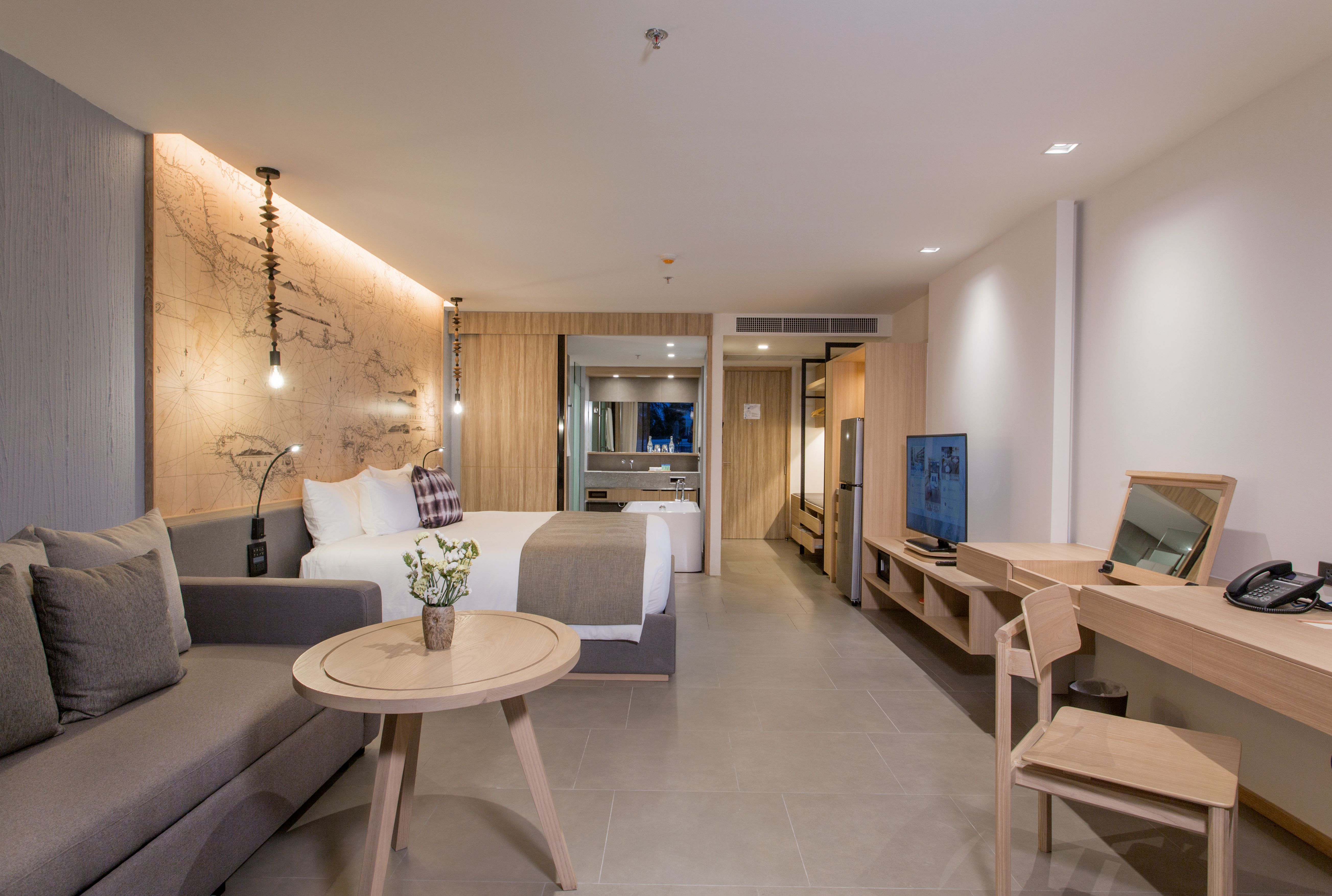 Deluxe Poolside 1.jpg (1)