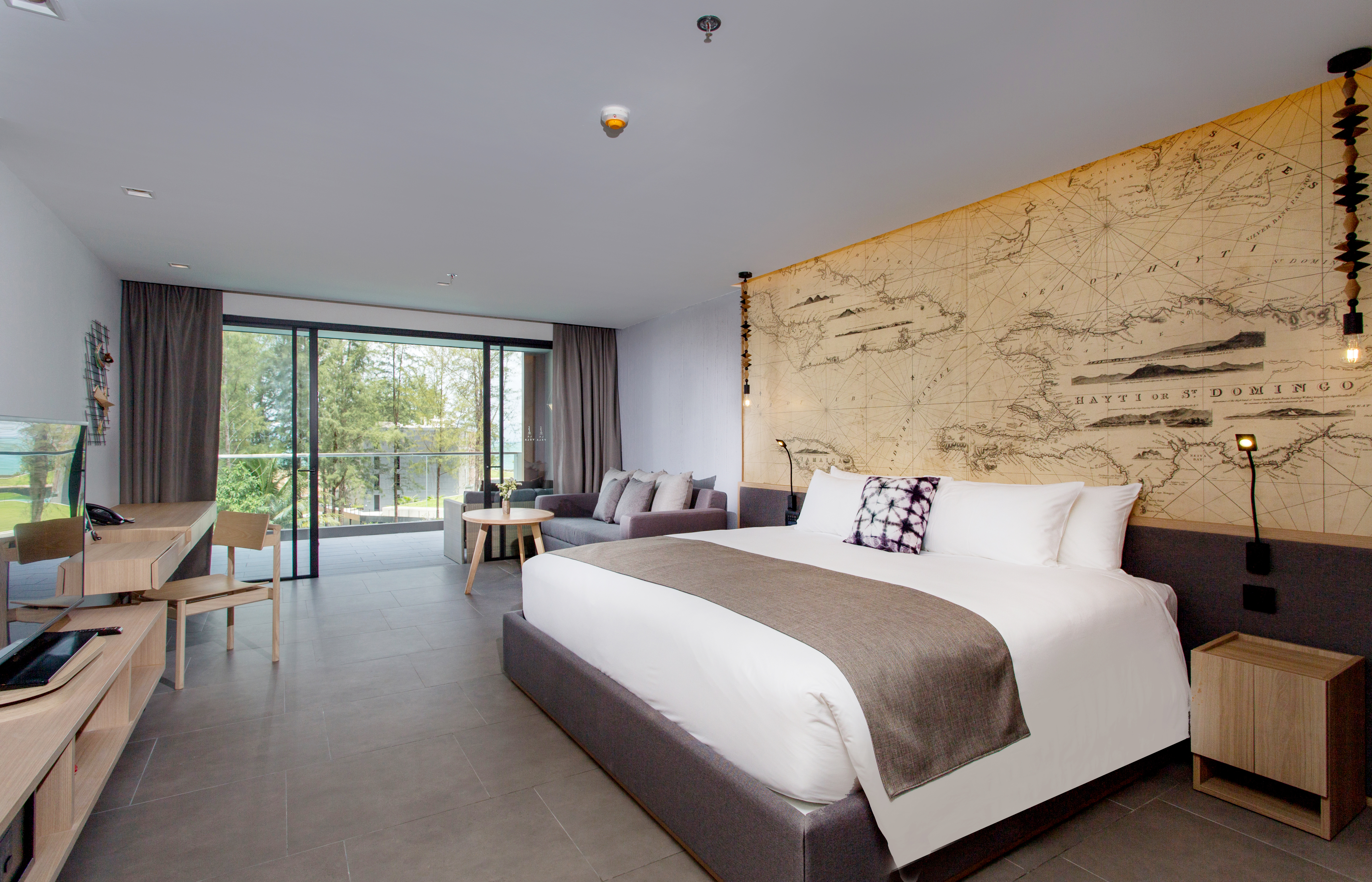 Deluxe Poolside 2.jpg