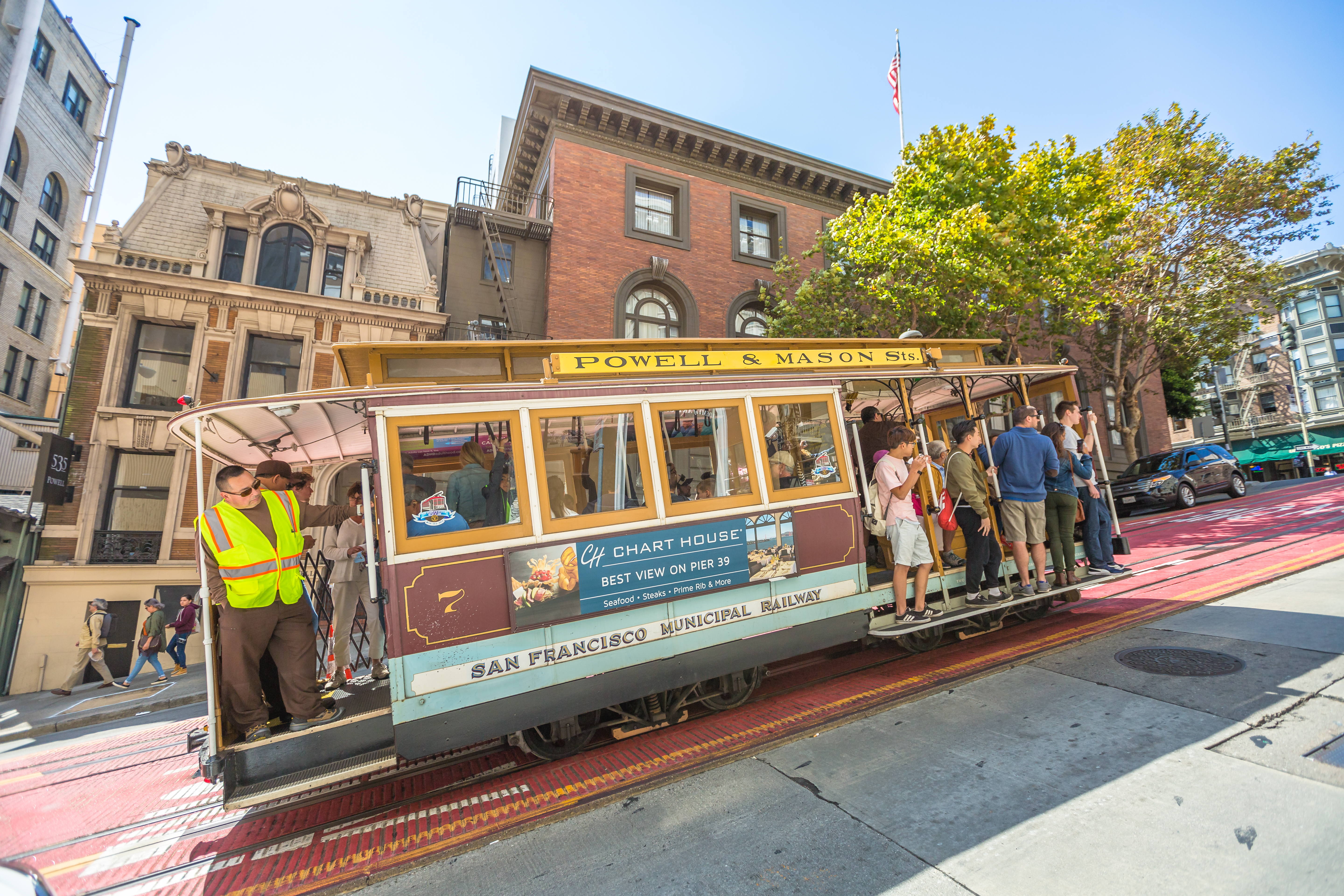 Sporvogn i stjel gade i San Francisco - shutterstock_519499087.jpg