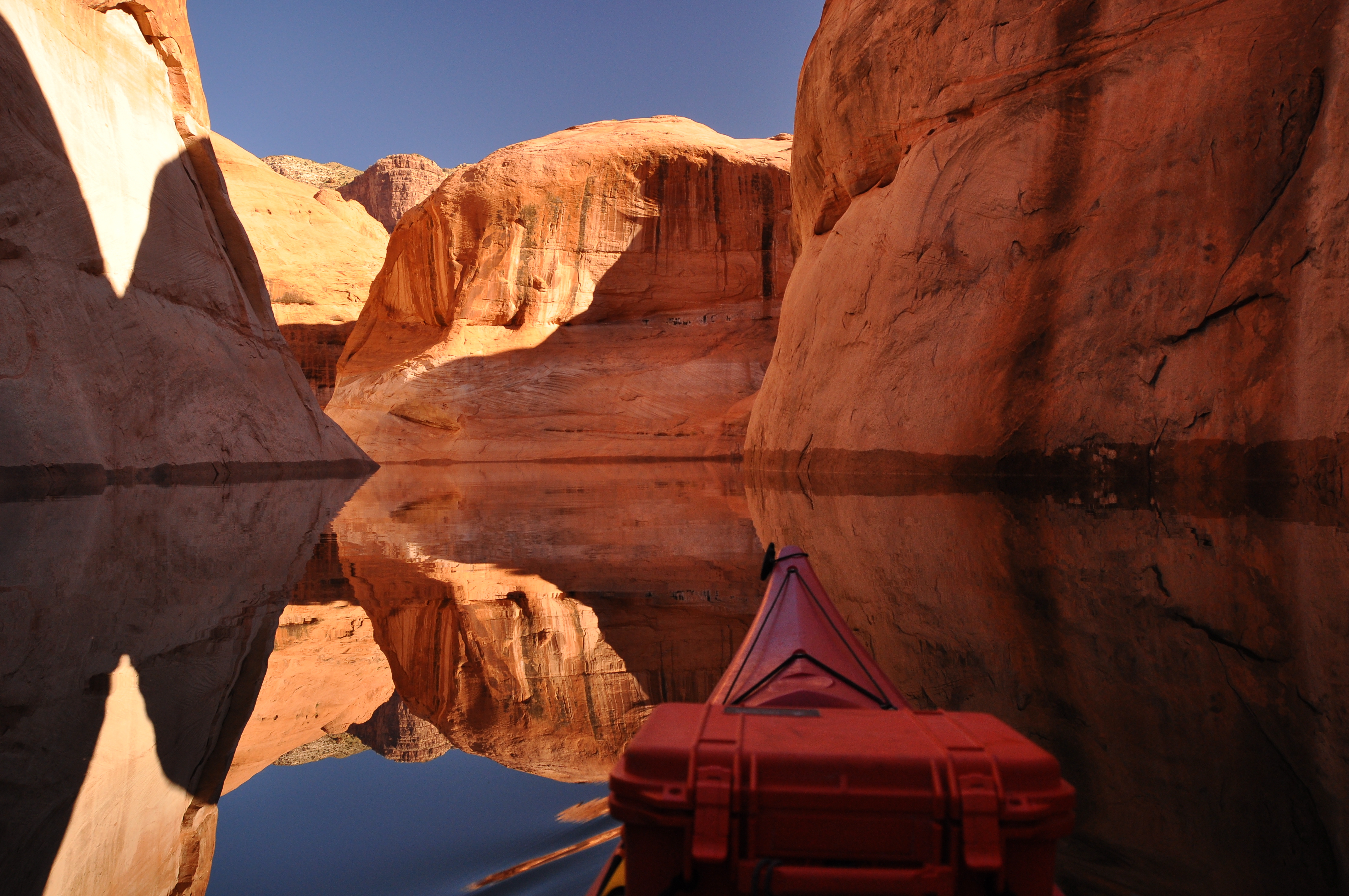På kanotur i Navajo Canyon på Lake Powell - shutterstock_46812043.jpg