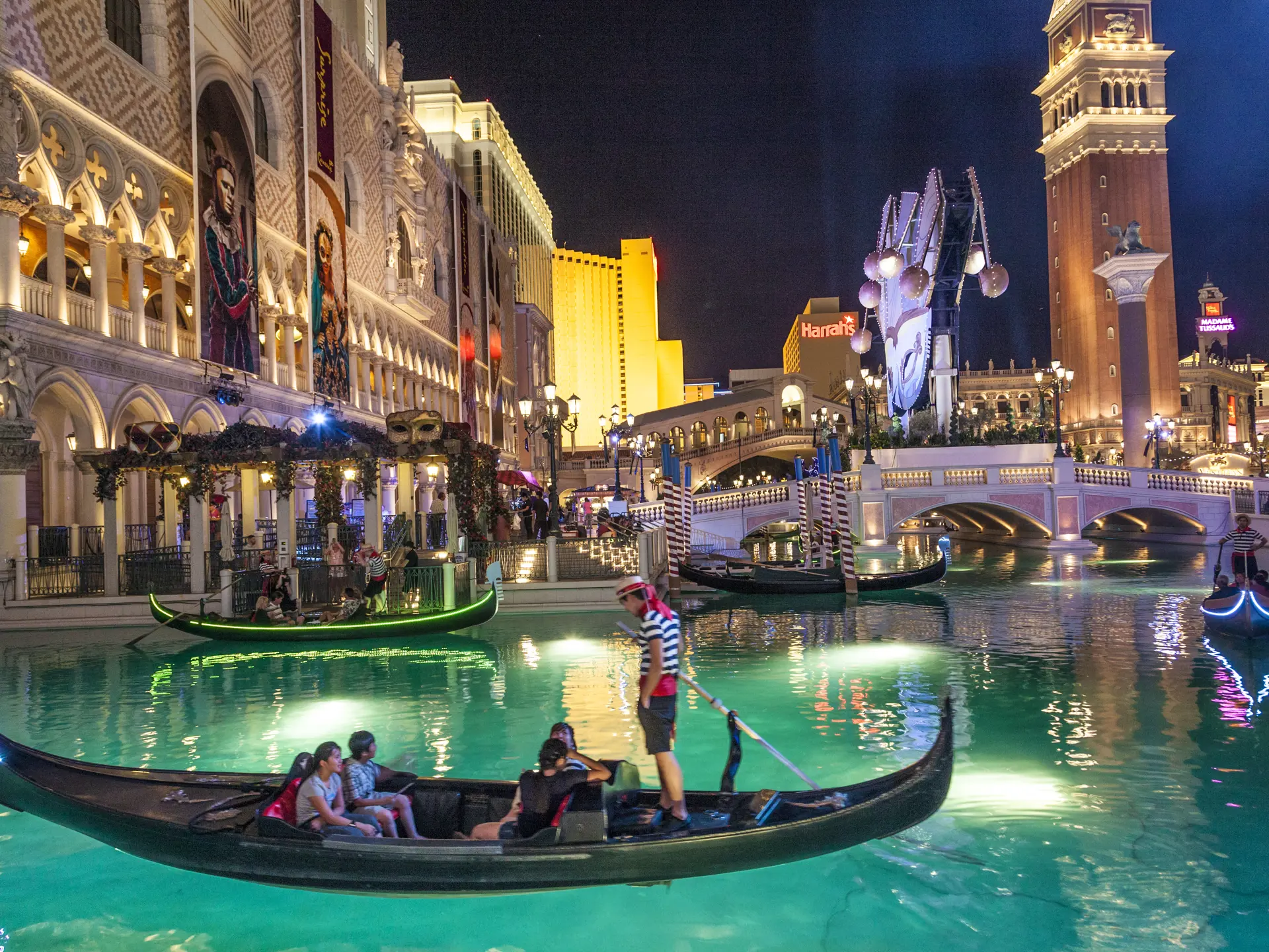 På The Venetian i Las Vegas kan man sejle i gondol både inde og ude - shutterstock_106624901.jpg