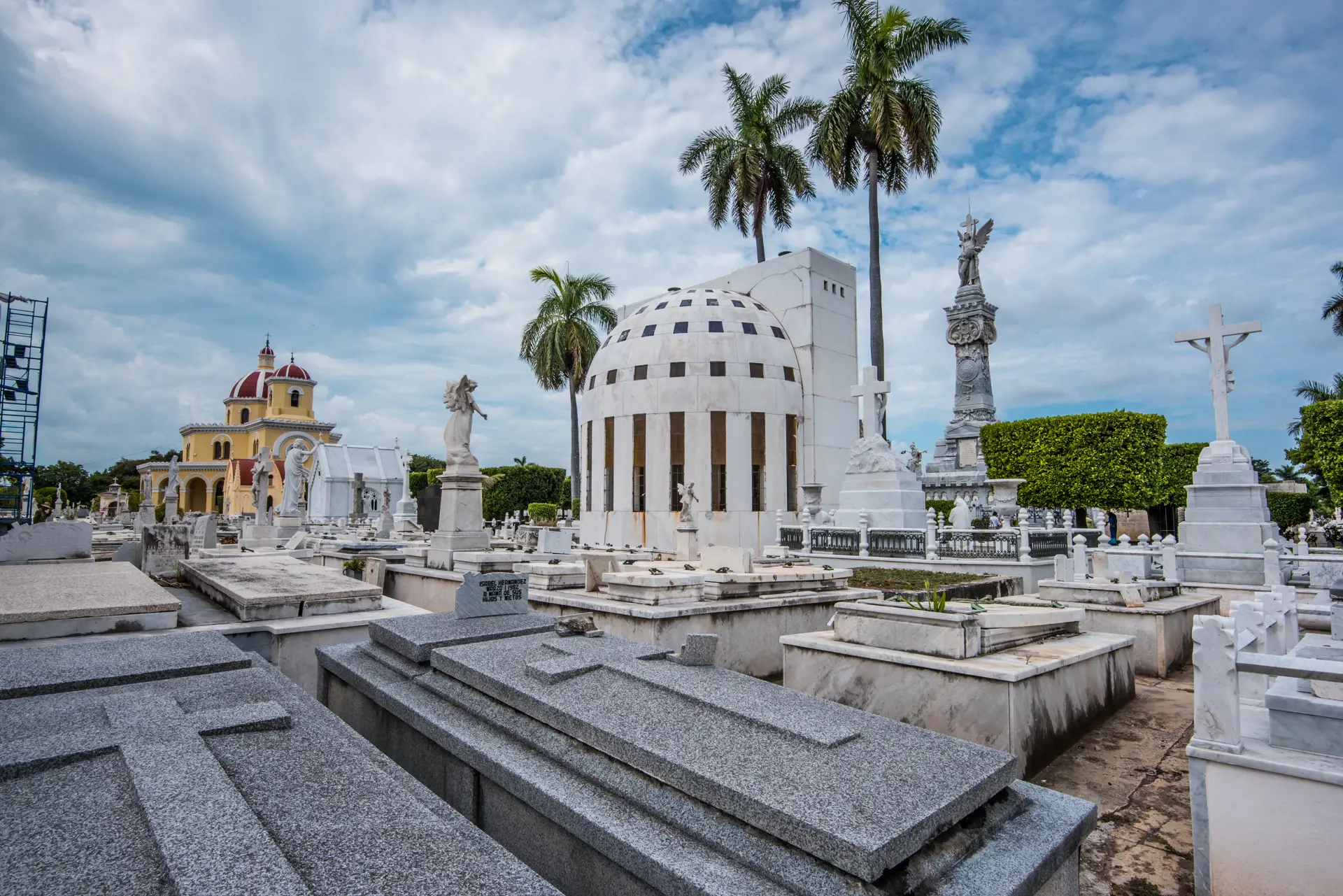 shutterstock_355080131 The Colon Cemetery in Vedado,Havana.jpg