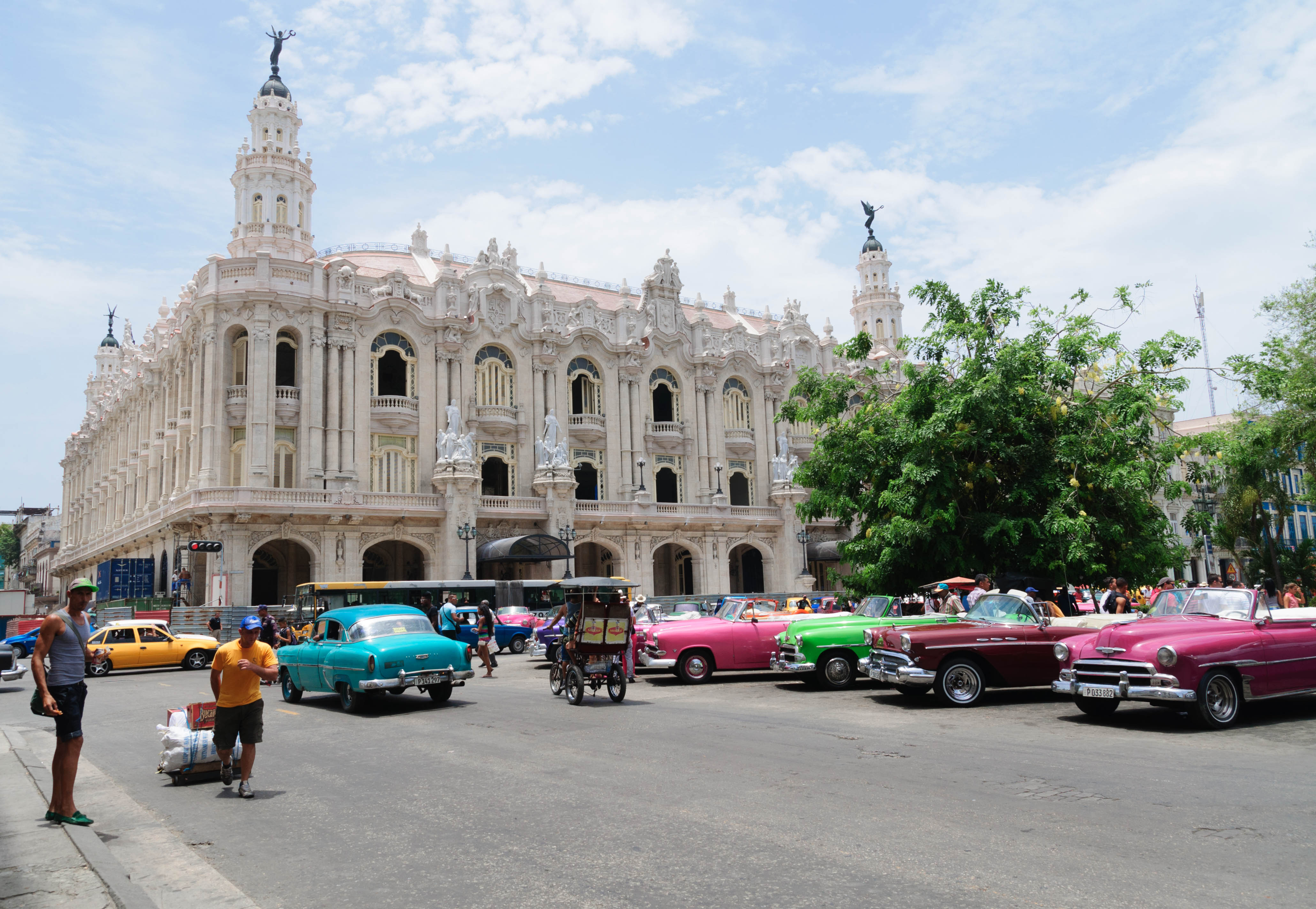 shutterstock_362799086Habana Cuba at the National Theatre..jpg