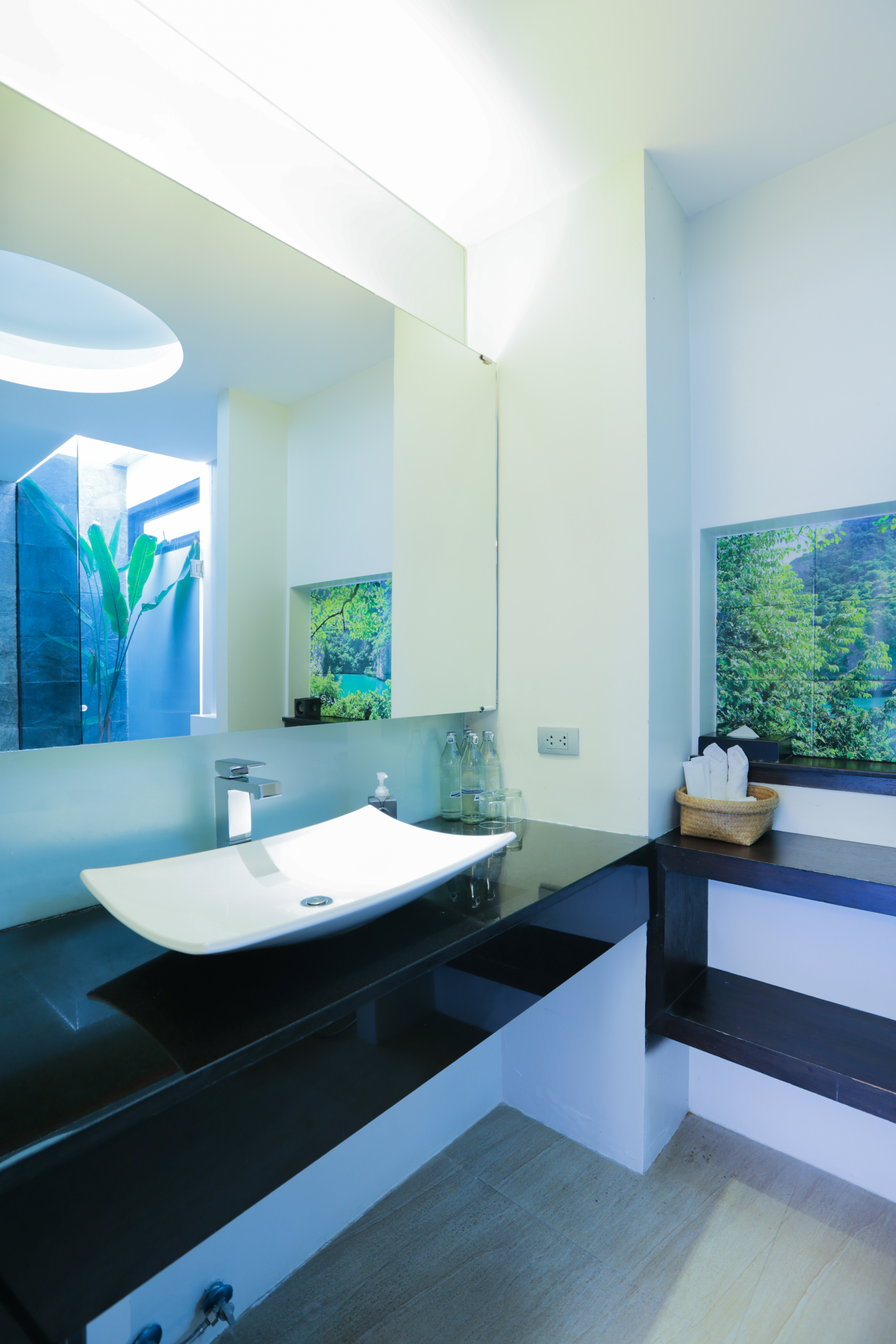 Deluxe Bungalow Bathroom 2.jpg