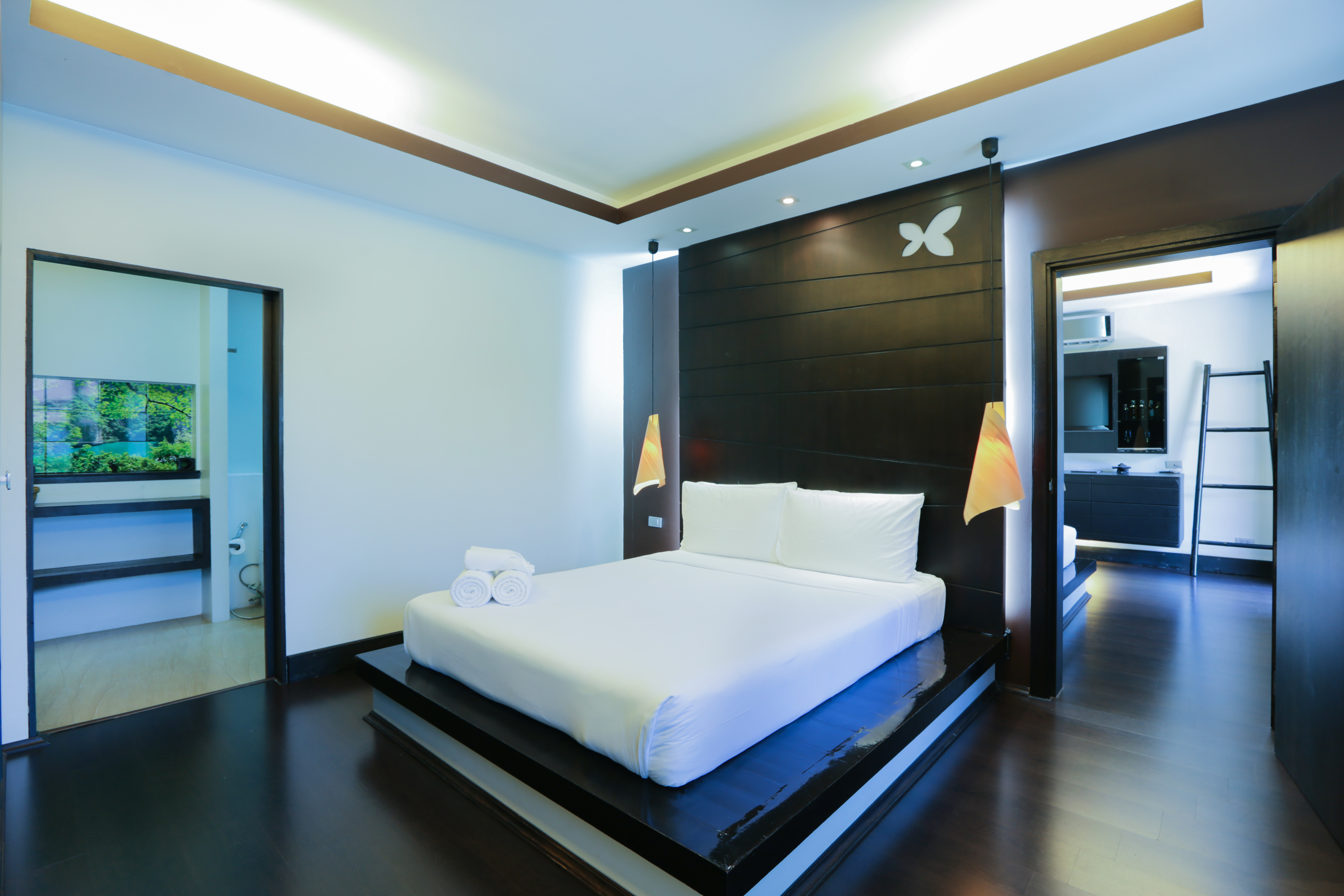 Deluxe Bungalow Bedroom.jpg