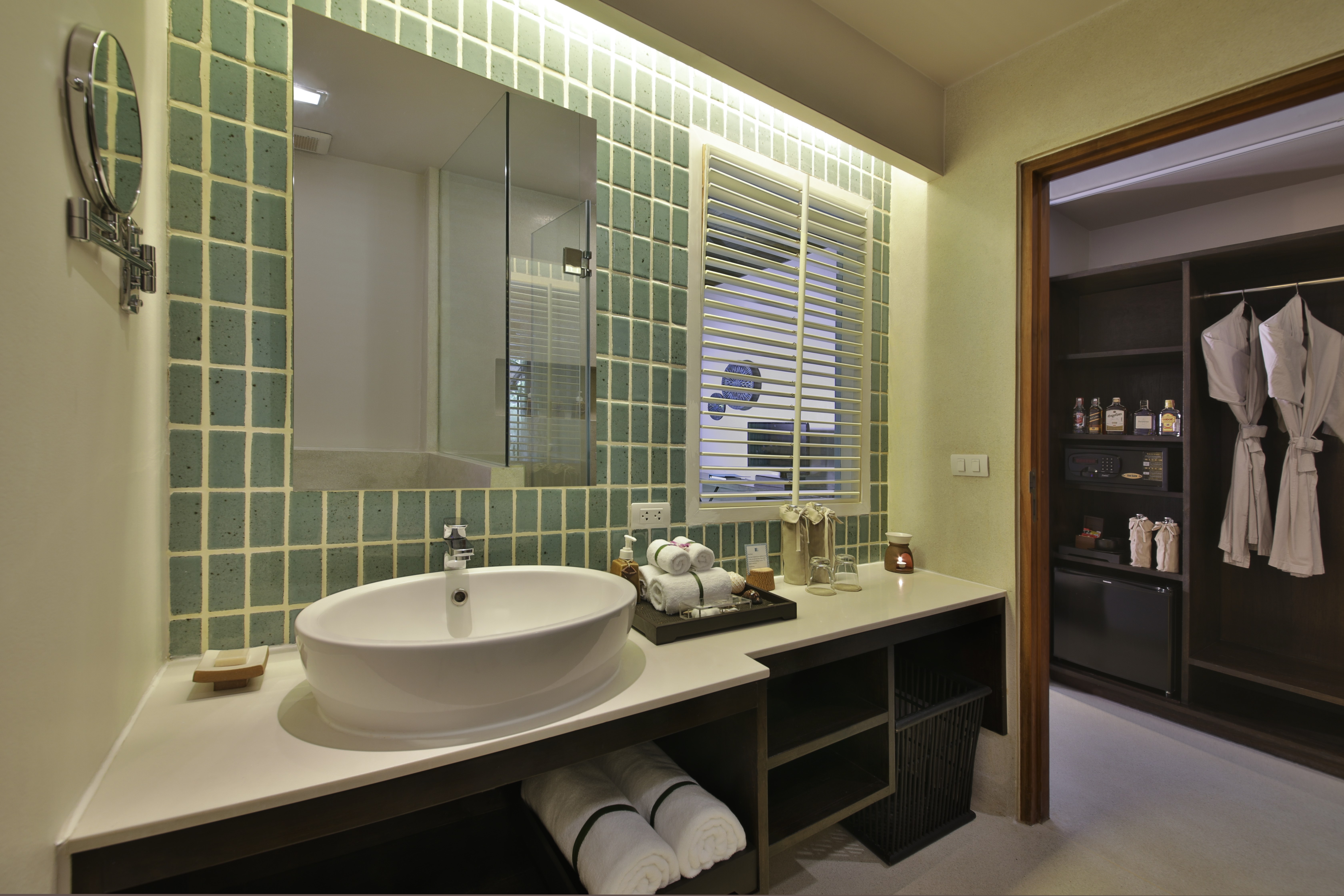 Buri Rasa Village Phangan - Deluxe- Bathroom 1.jpg