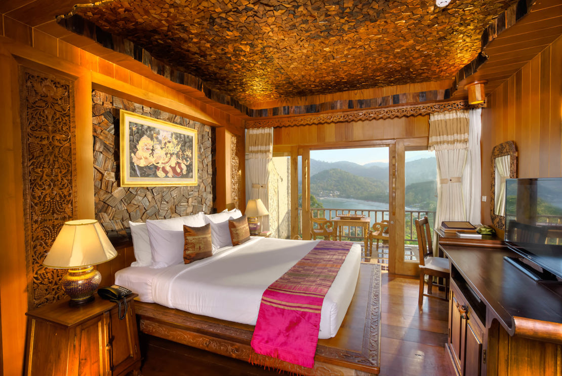 Deluxe Room - 4.jpg