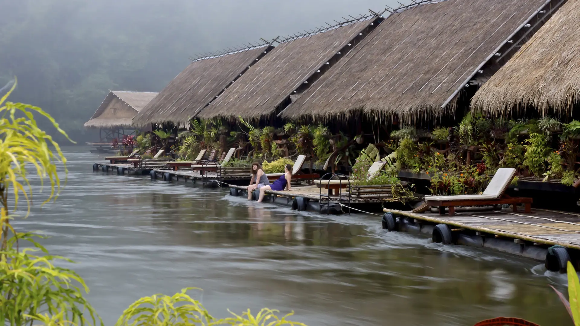 6floating-riverkwaijungleraftshotel-kanchanaburi-thailand.jpg