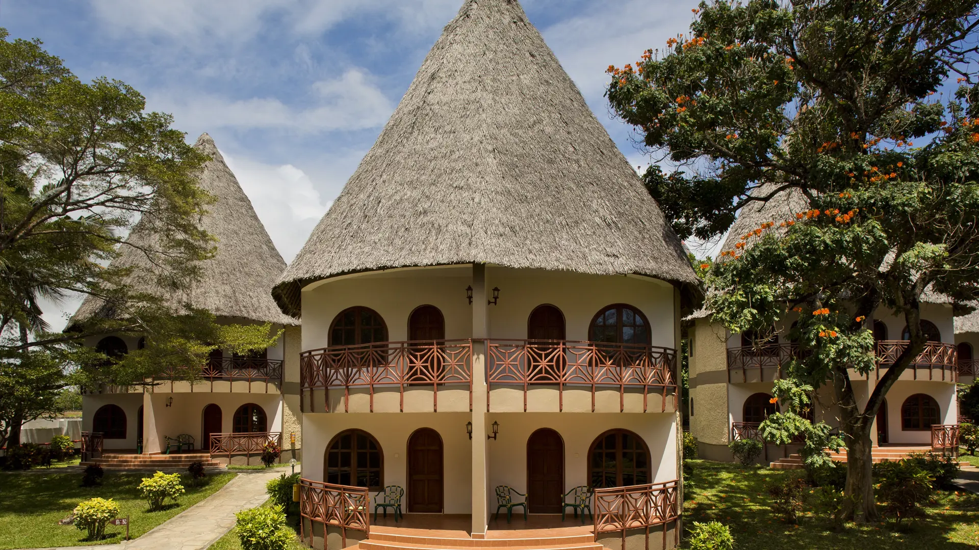 Paradise Superior Exterior With Garden