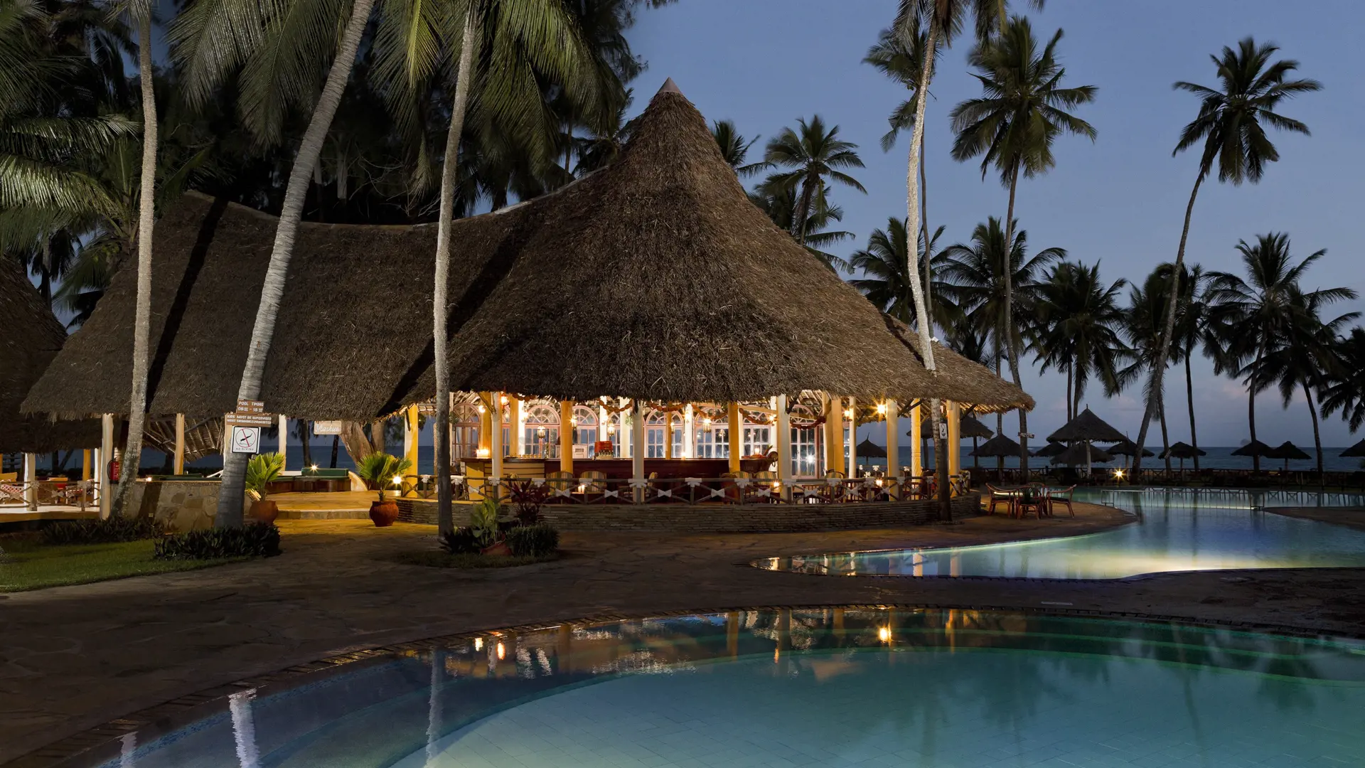 Paradise Bar And Pool Exterior