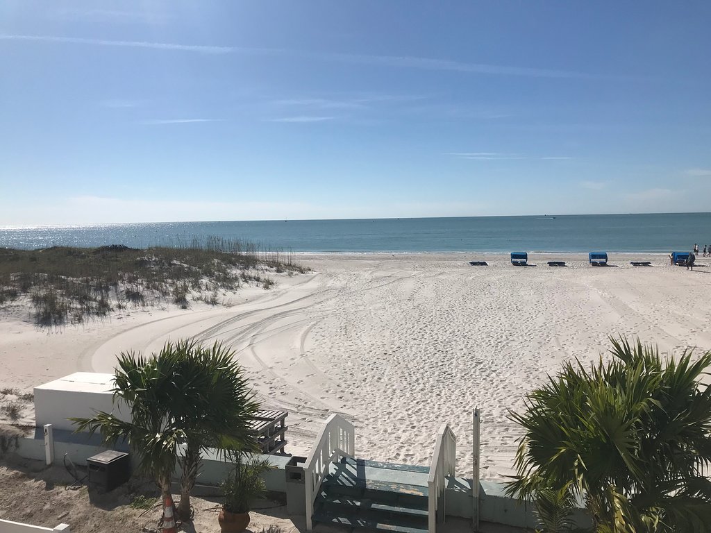 Barefoot Beach Club (2)