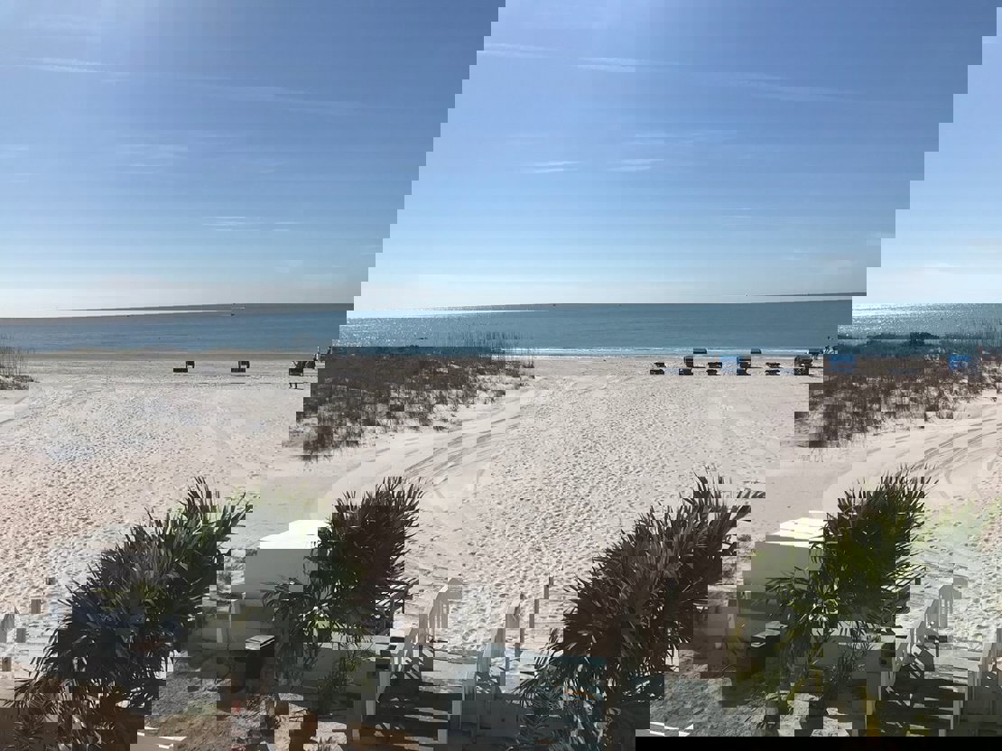Barefoot Beach Club (2)