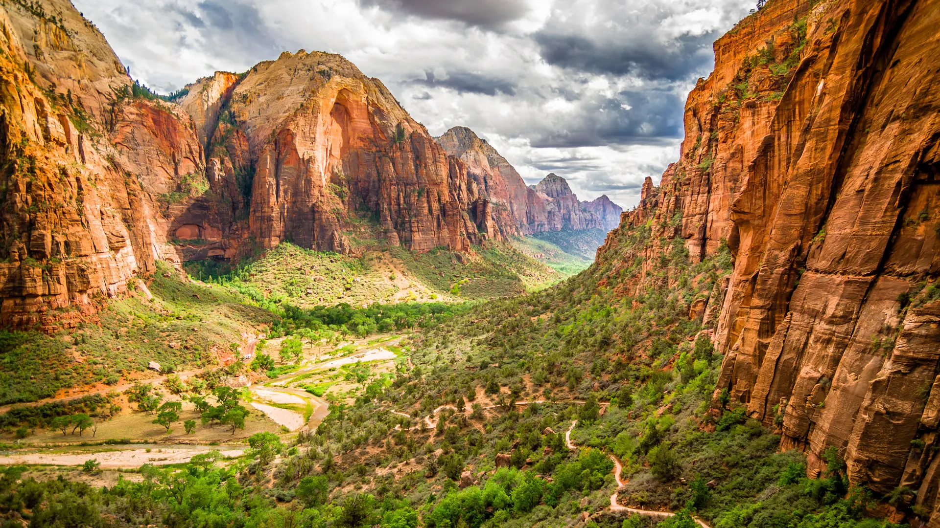 ZION NATIONALPARKEN - vandreture i alle sværhedsgrader fører dig rundt i de fascinerende landskaber og giver udfordringer til de aktive rejsende, Check Point Travel