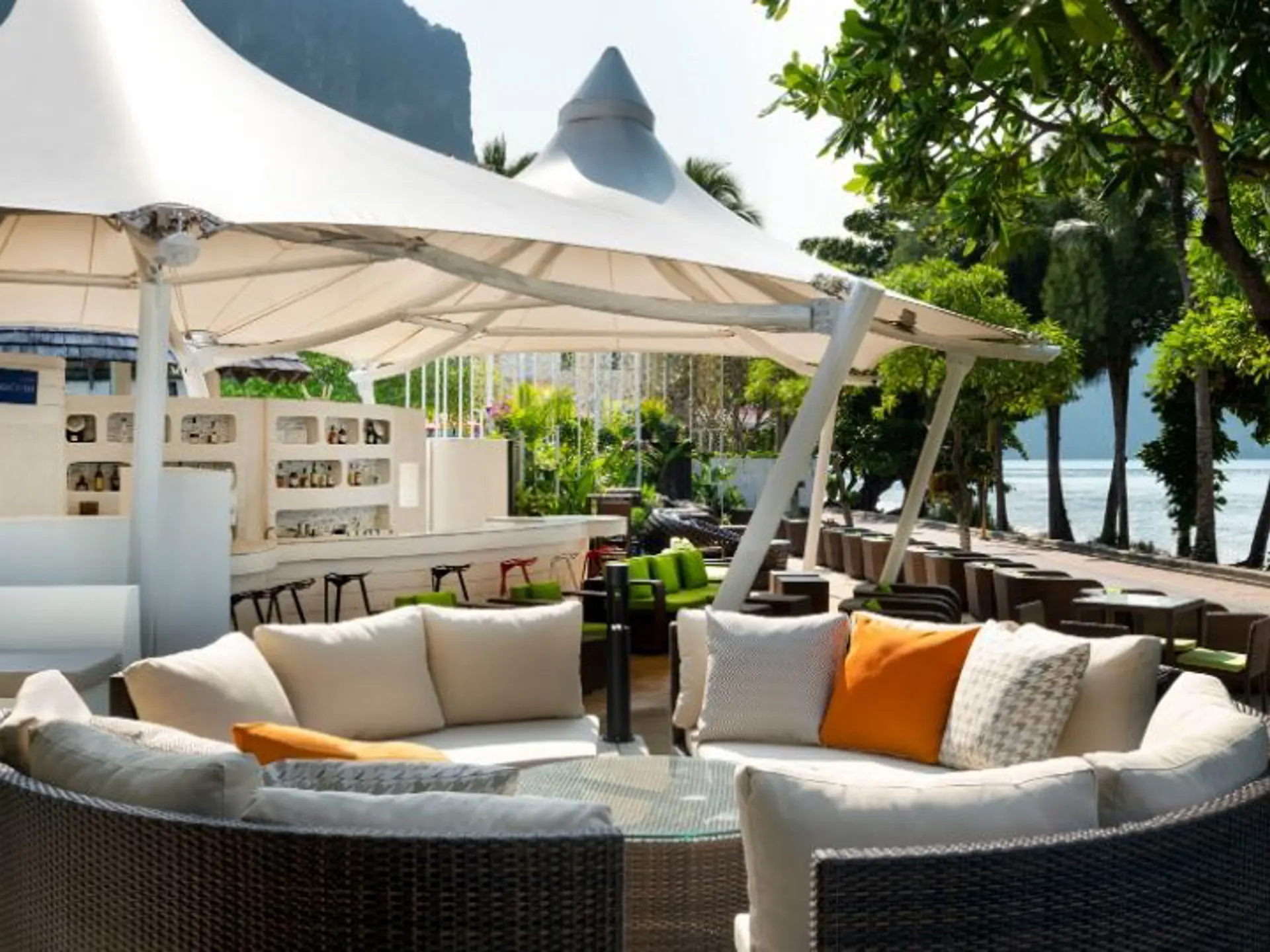 Aonang Villa Resort Beachbar1 800X540px