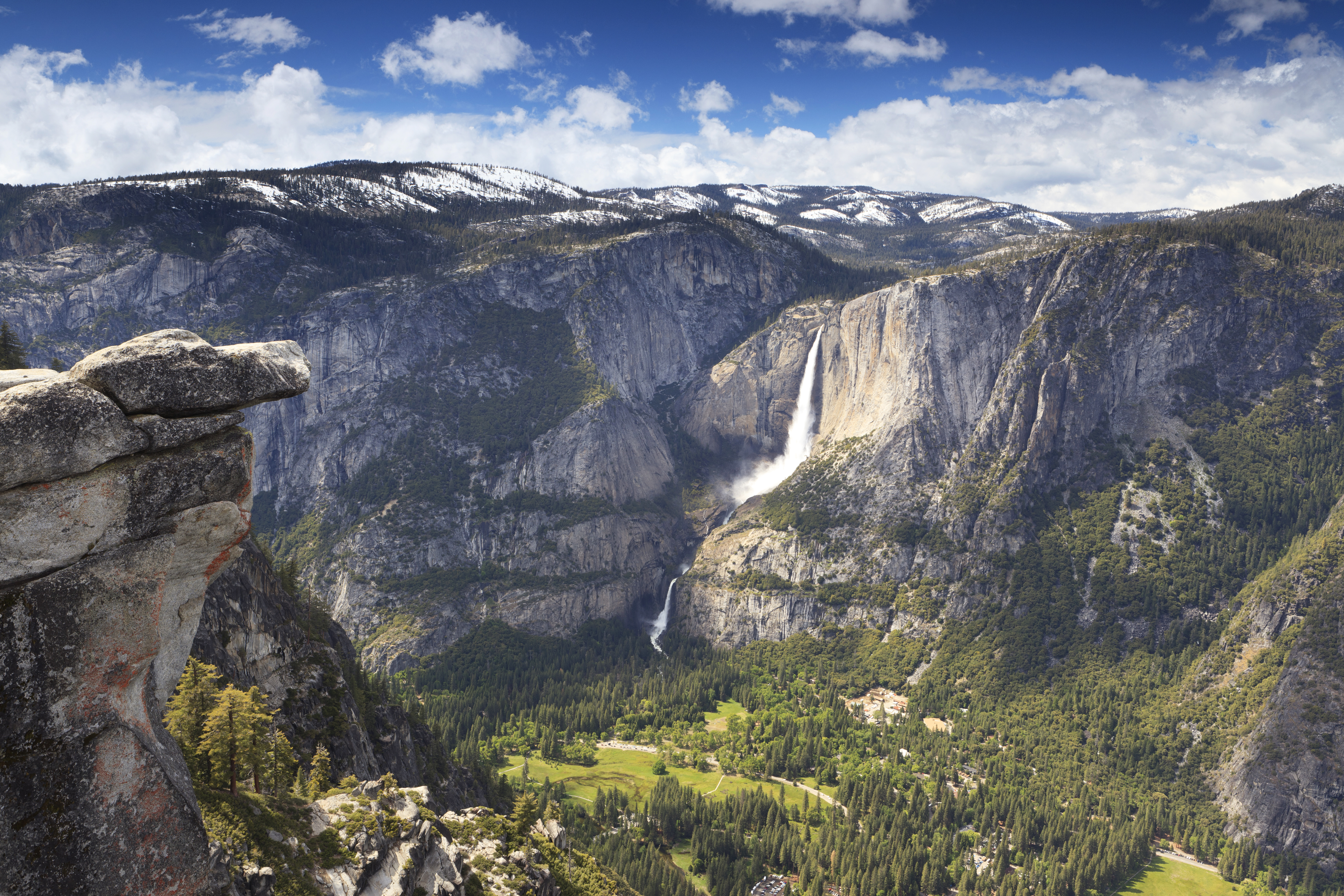 dag 7.1 shutterstock_89617939 View of Yosemite Valley from Glacier Point.jpg