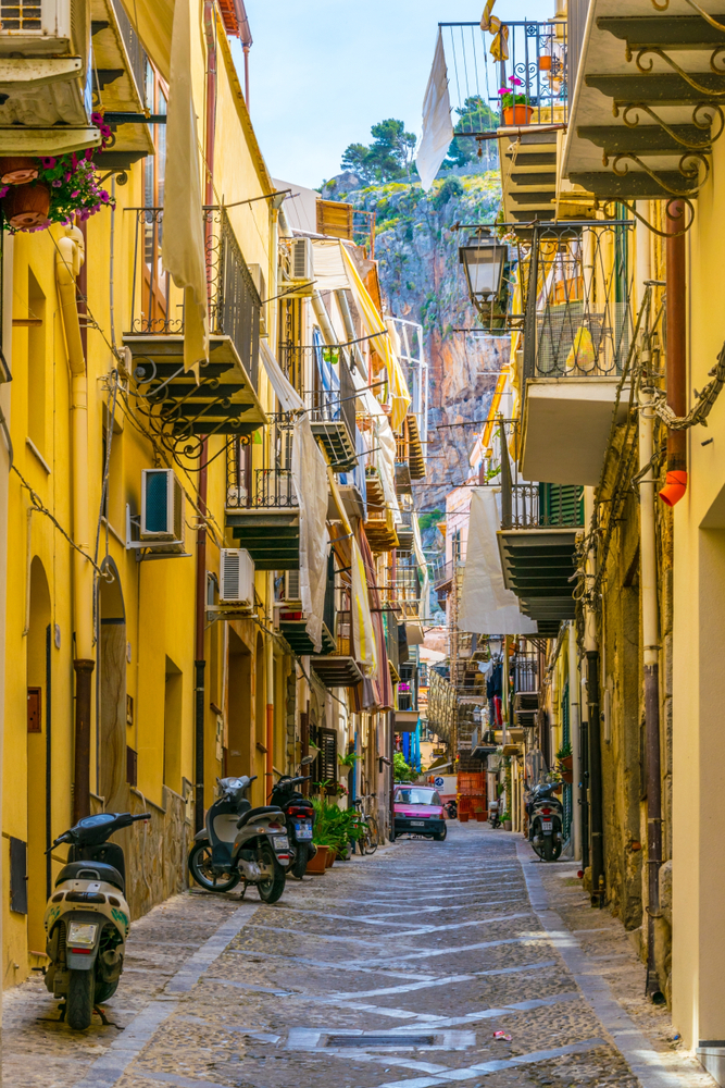 Shutterstock 1097951990