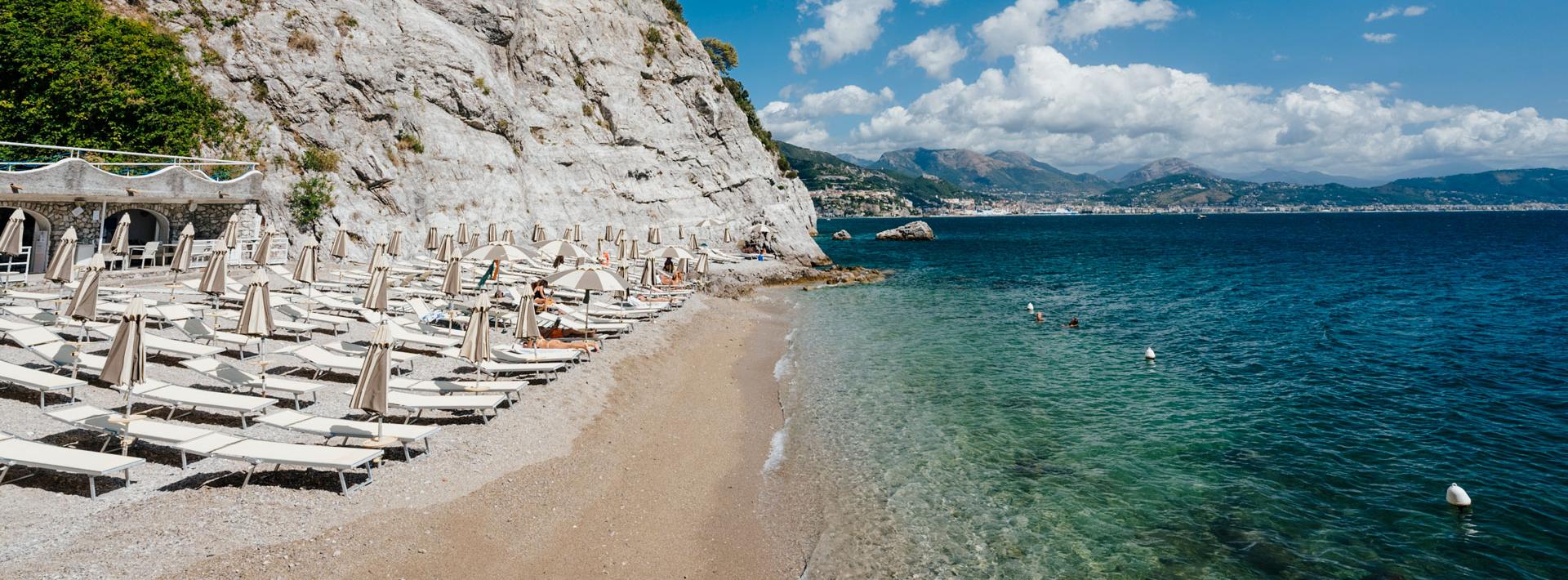 Skøn beach club med frokostrestaurant