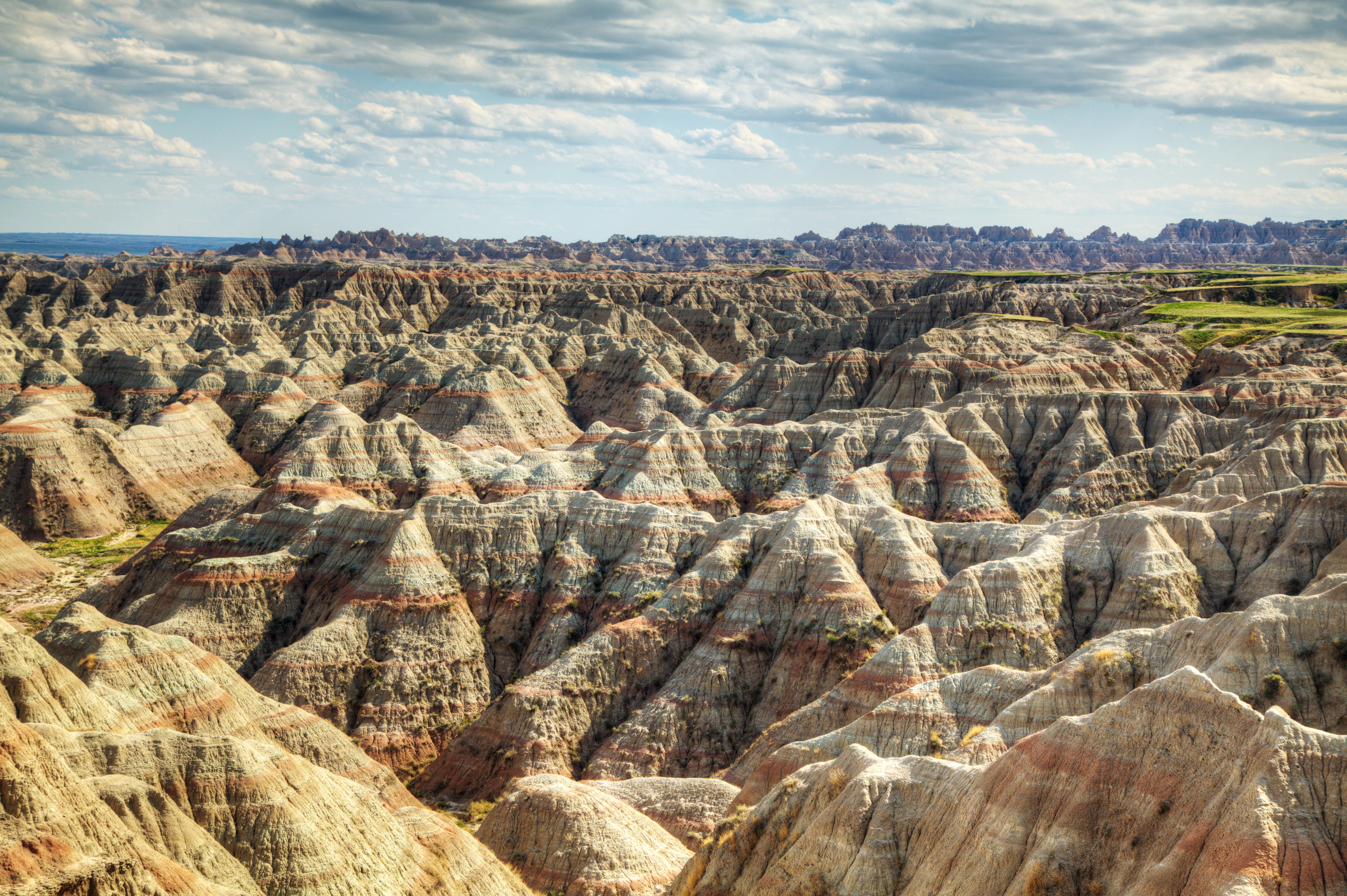 dag 6 shutterstock_106385135 Scenic view at Badlands National Park, South Dakota, USA in the day light.jpg