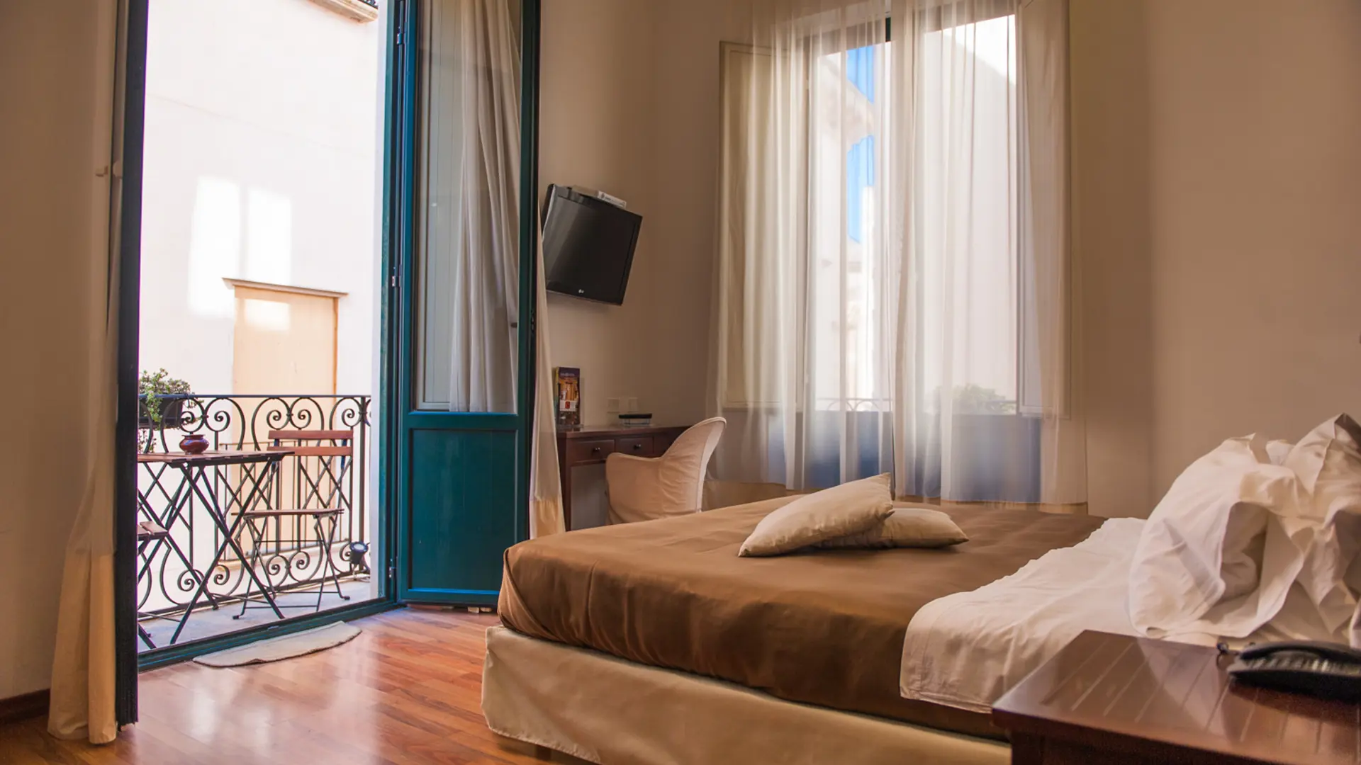 Studiorom med koselig balkong