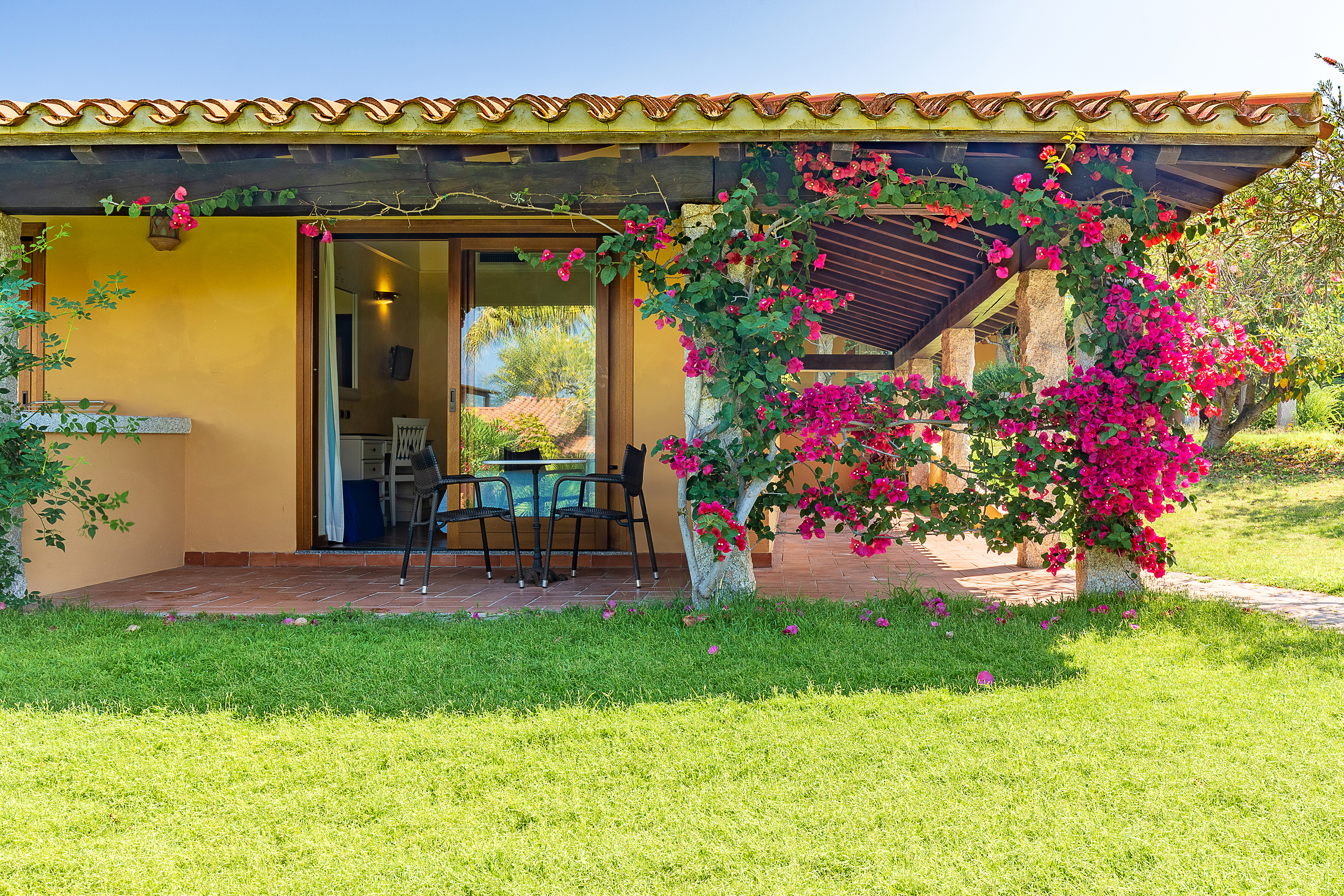 Terrassen foran et rom i bungalowstil for 2 personer