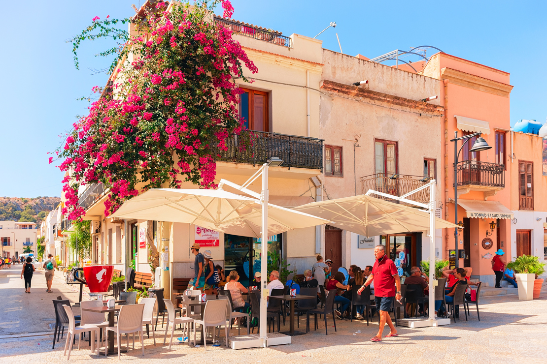 San Vito Lo Capo er en koselig badeby på nordspissen av Sicilia
