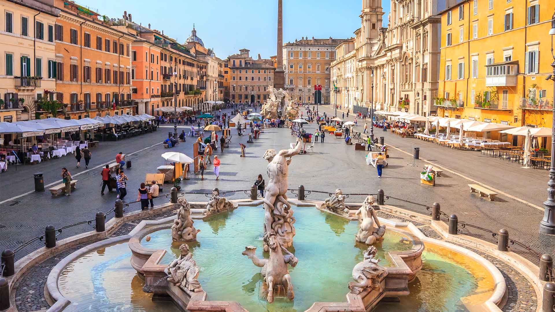 Nyt en kopp kaffe med utsikt over Piazza Navona