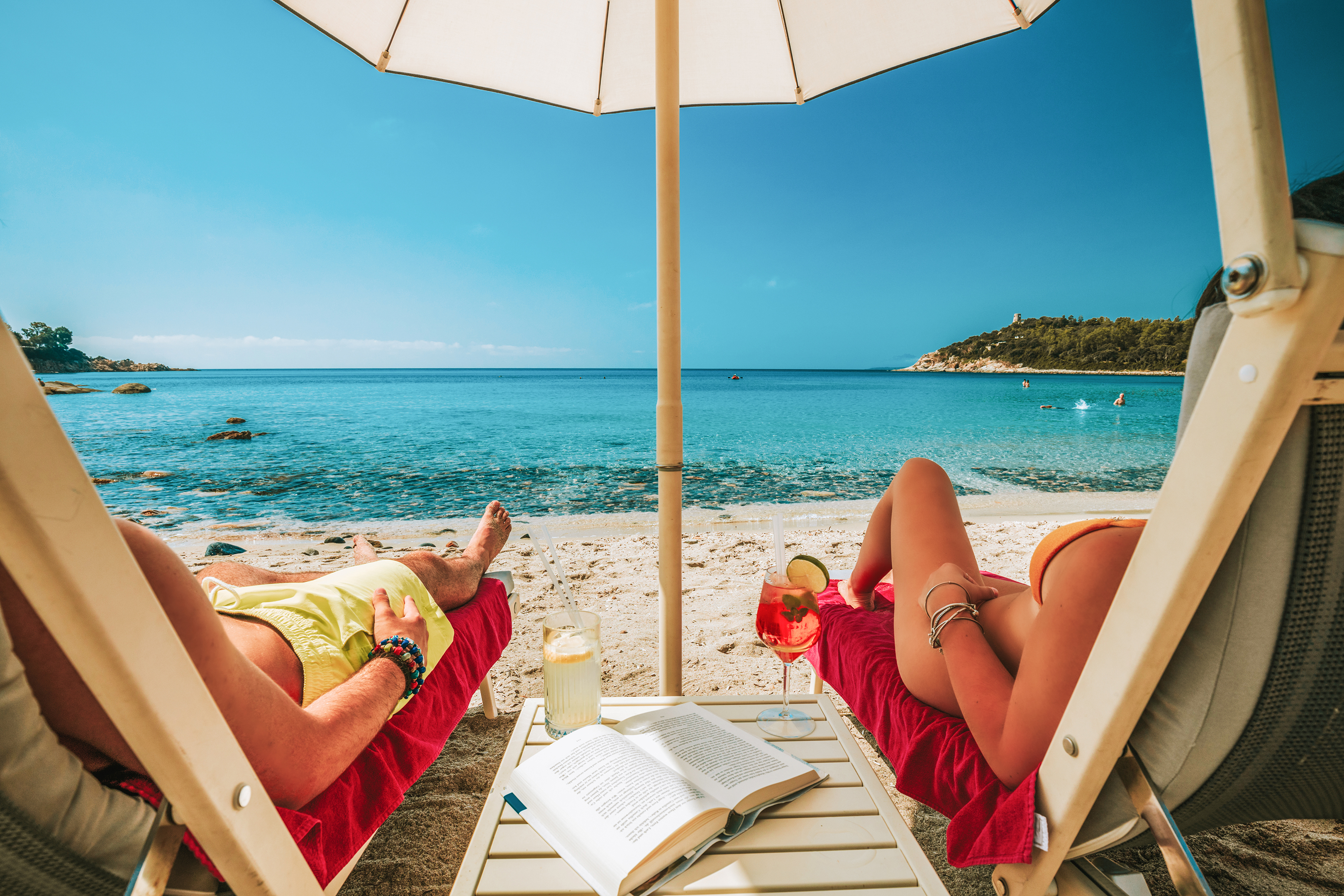 Slapp av på hotellets strand