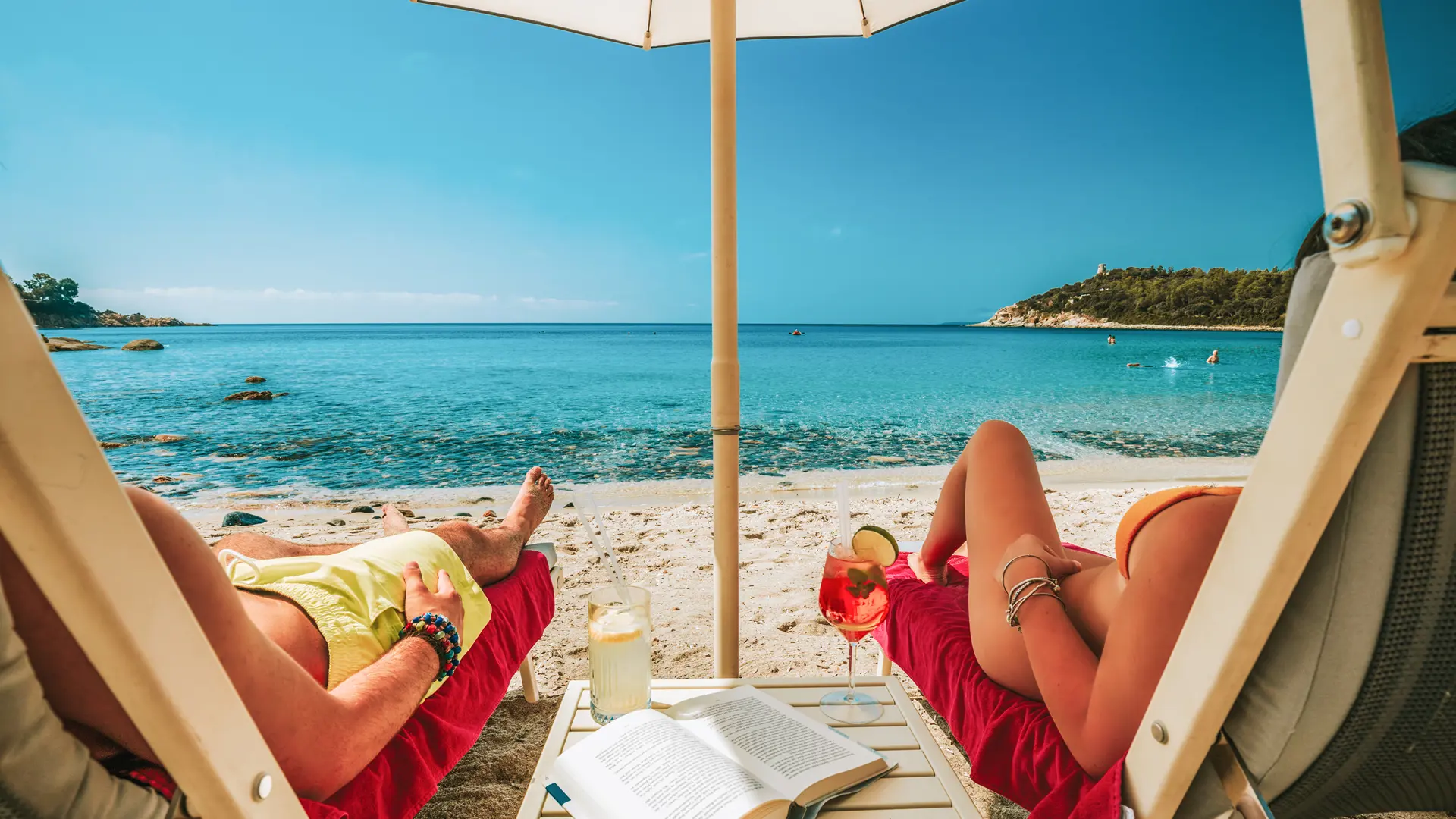 Slapp av på hotellets strand