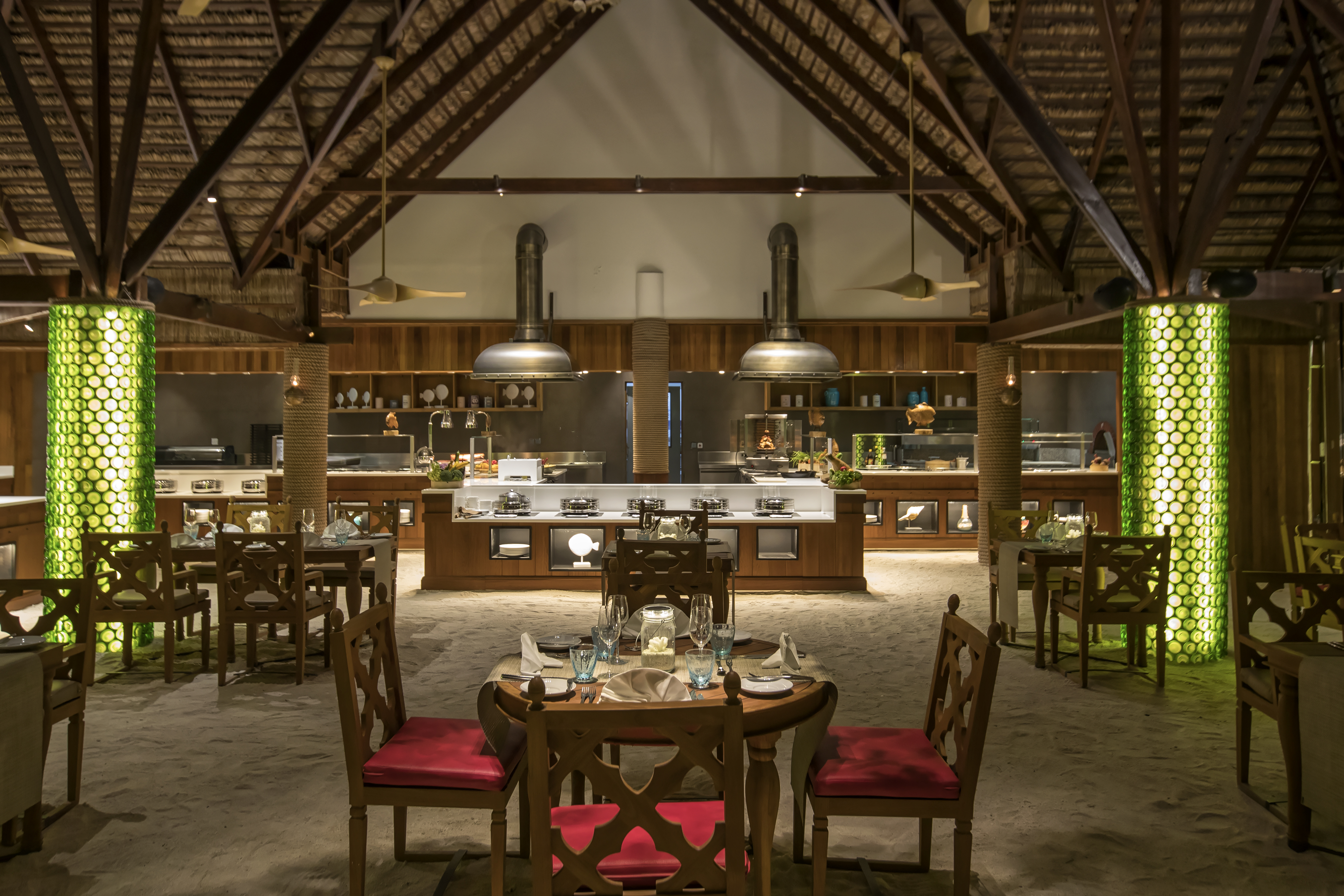 Moofushi Maldives 2021 Bs Manta Restaurant 04 Hd