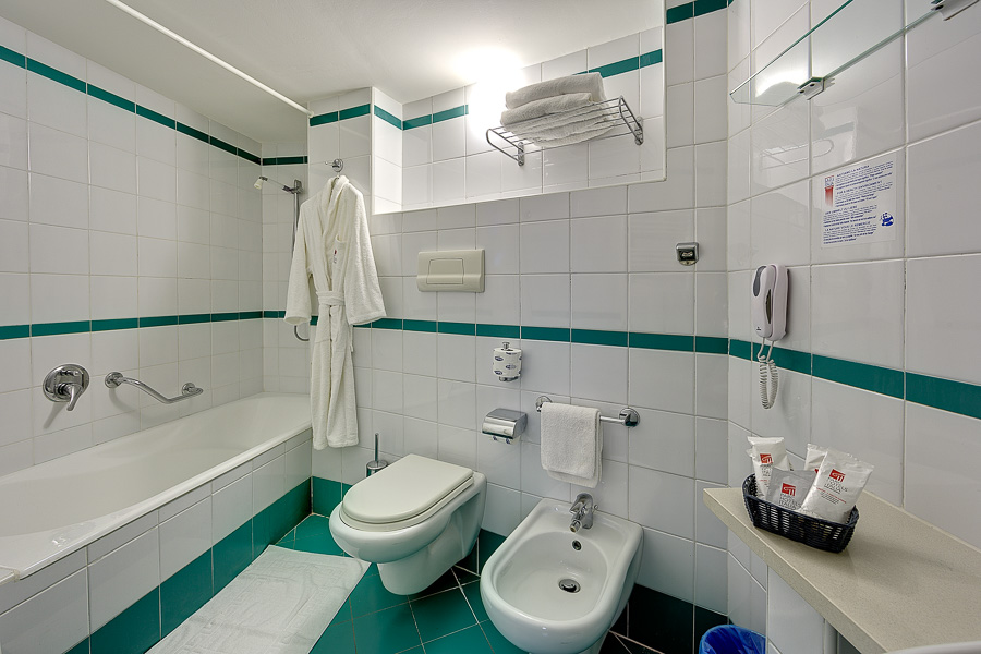 Ariston Bathroom With Bathtub