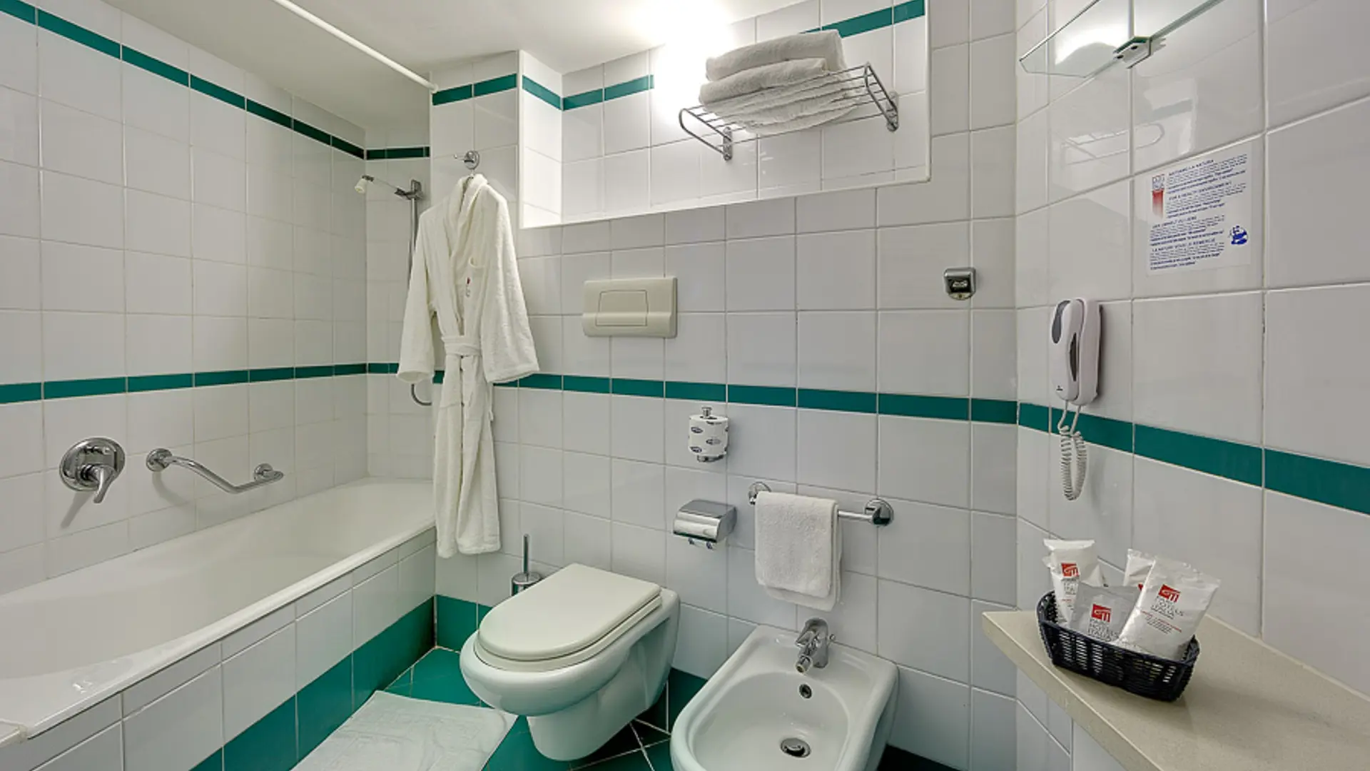 Ariston Bathroom With Bathtub