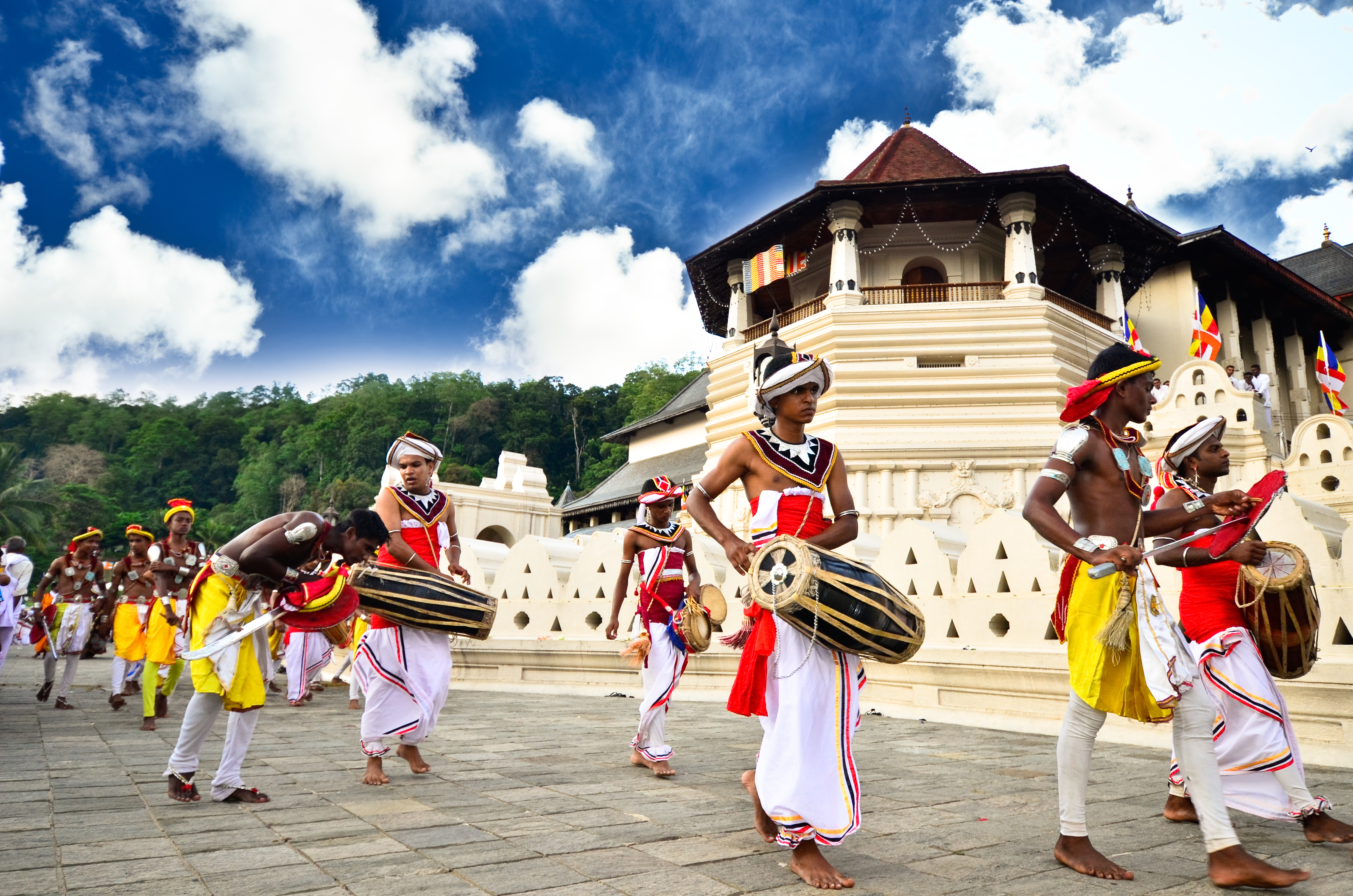 Kandy_Tooth Temple_Pera Hera festival celebrate the tooth of Buddha_140262889.jpg