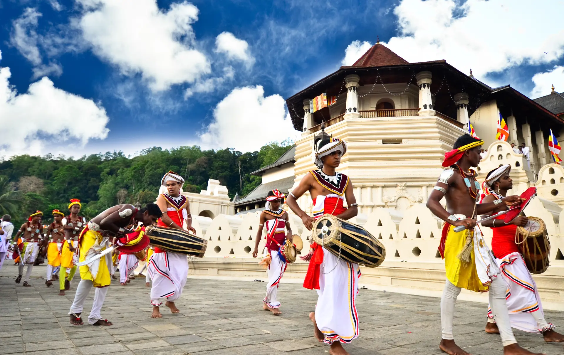 Kandy_Tooth Temple_Pera Hera festival celebrate the tooth of Buddha_140262889.jpg