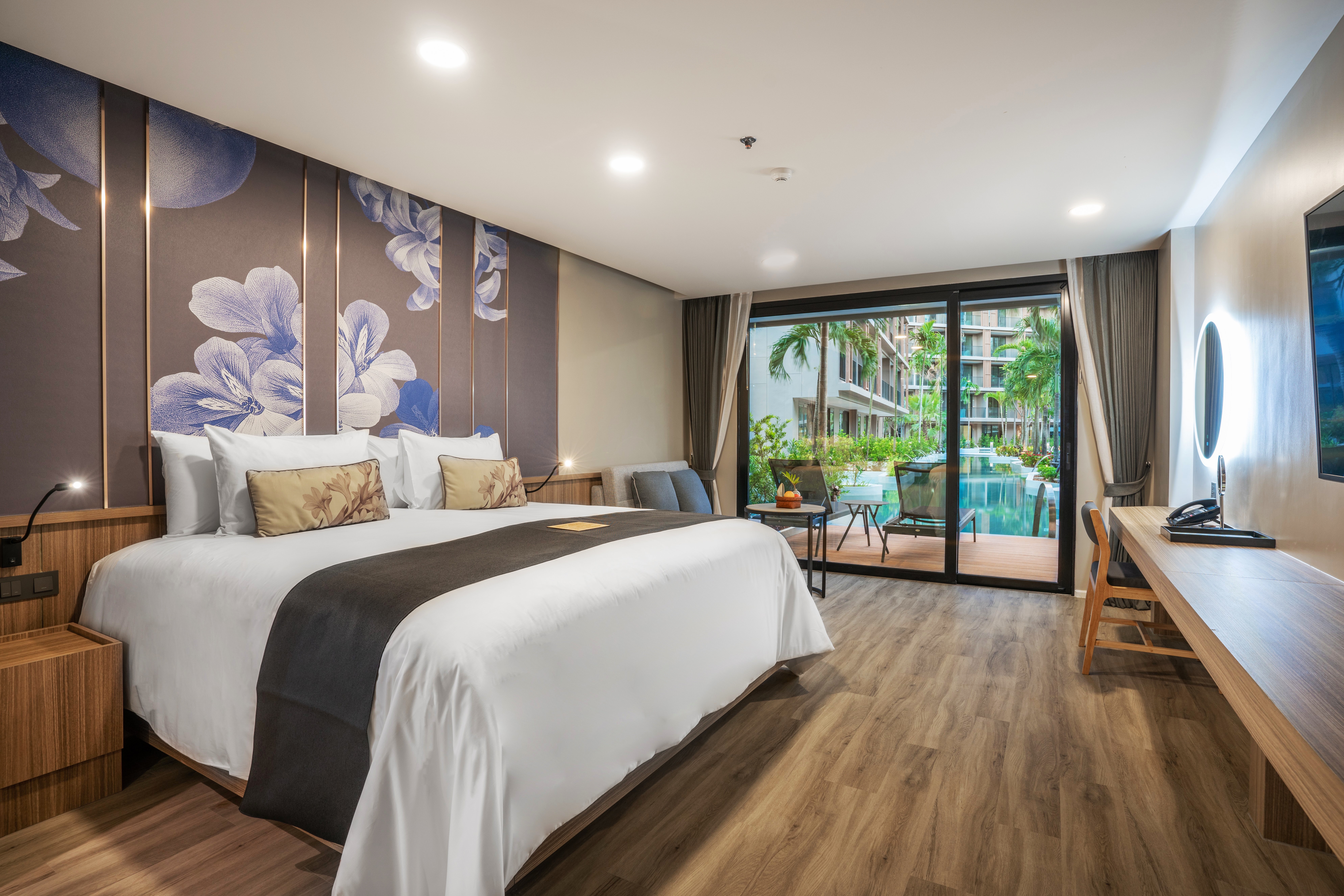 Flora Pool Access 001