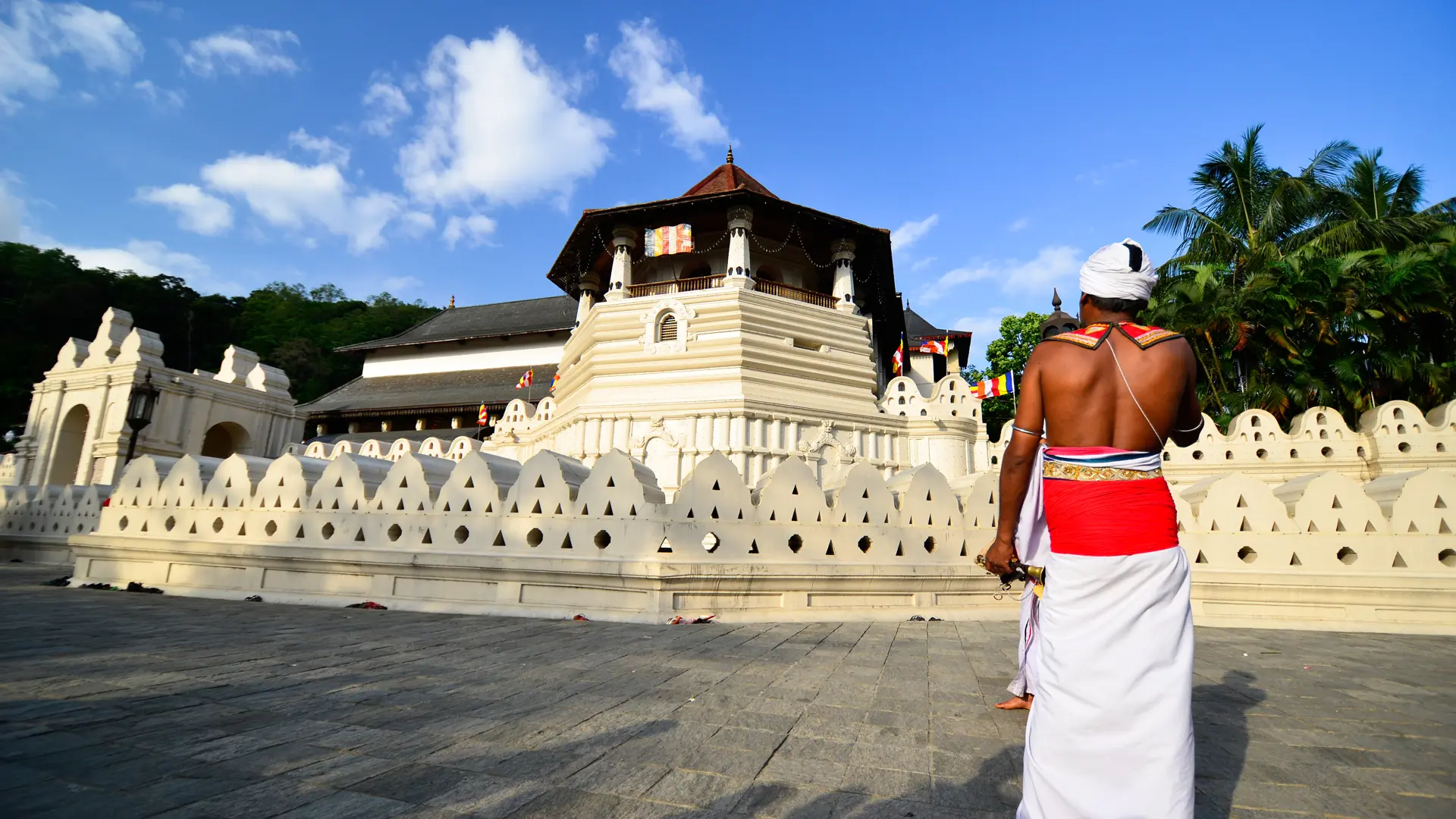 shutterstock_141167635 Pera Hera festival in Kandy to celebrate the tooth of Buddha..jpg