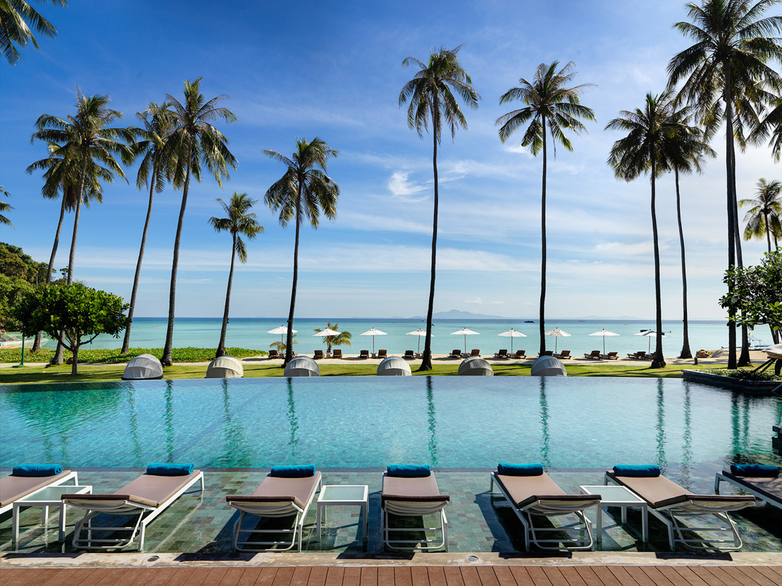 09. Resort Exterior Pool