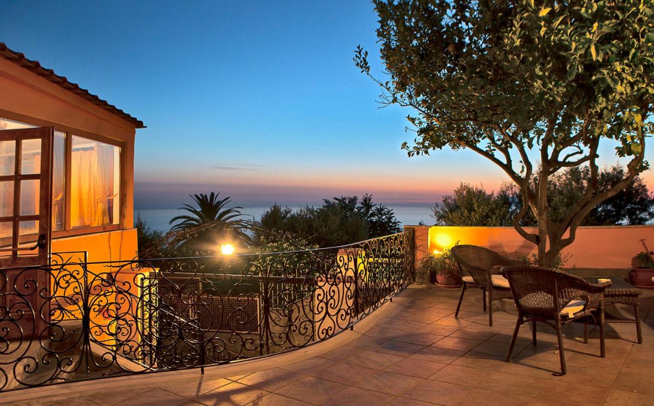 Hotel Il Girasole ligger i en vestvendt skråning ved Anacapri