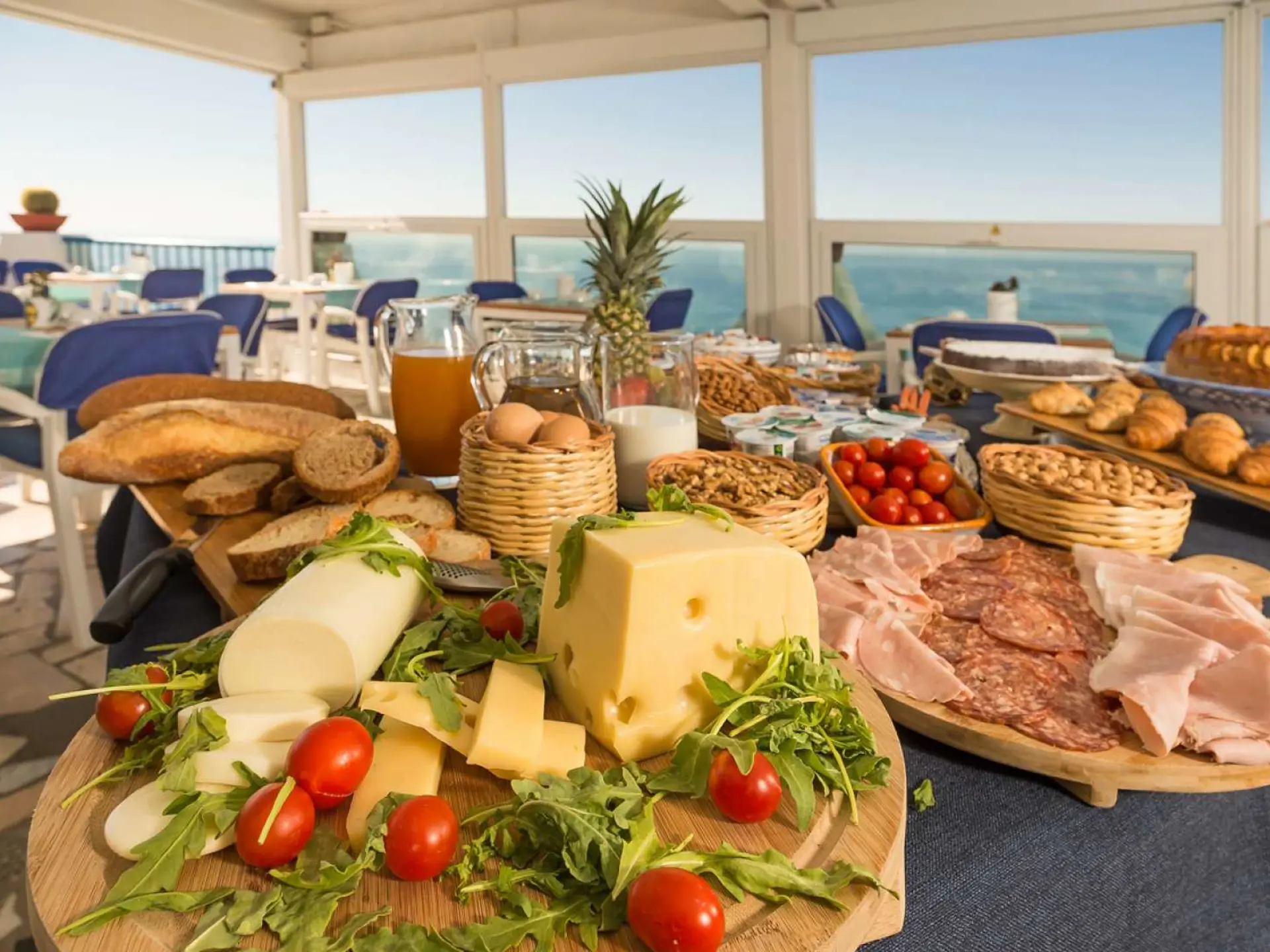 Deretter forberedes frokosten på Hotel Villa Maria